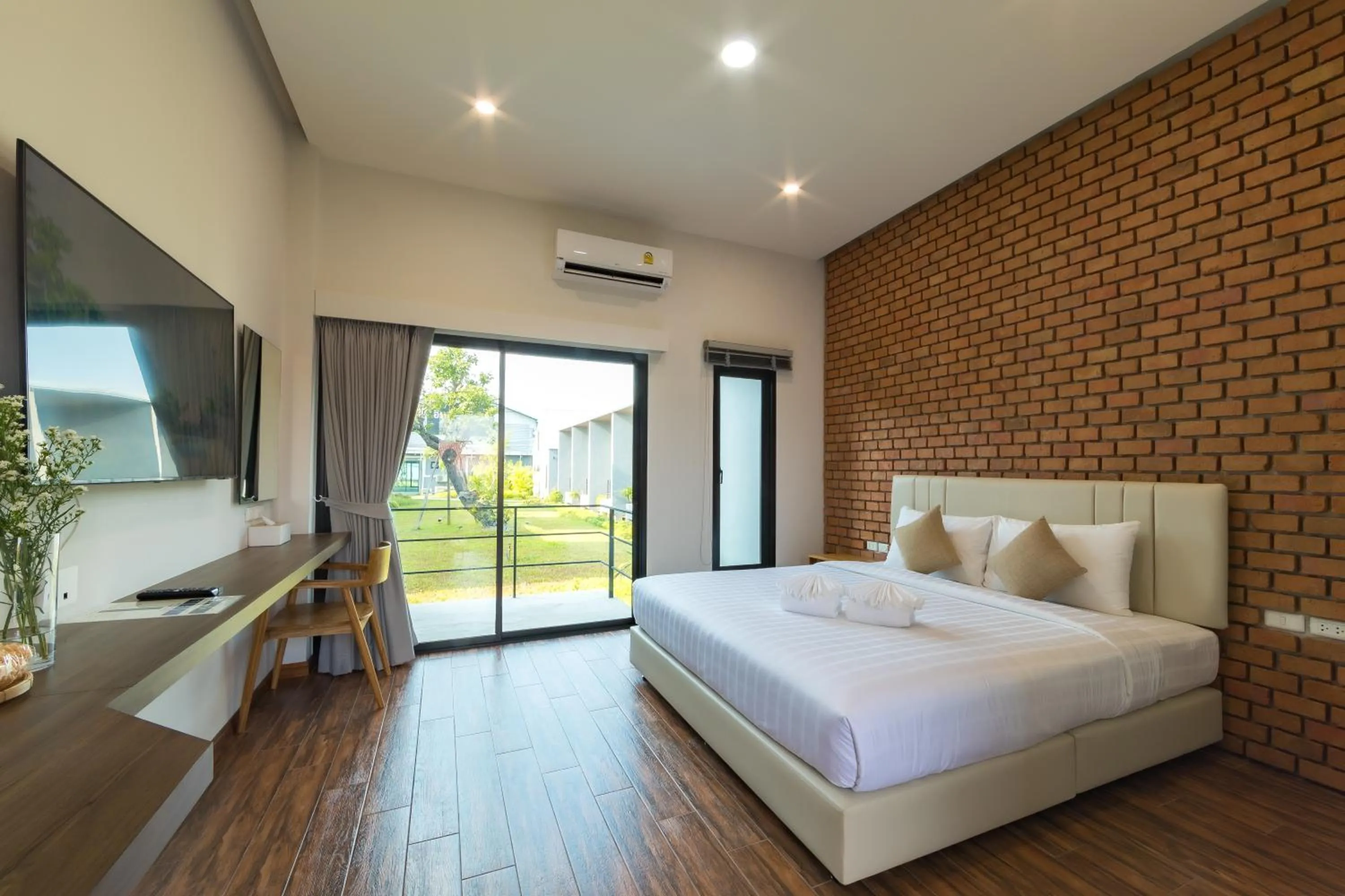 Bedroom, Bed in Destino Hotel Surin