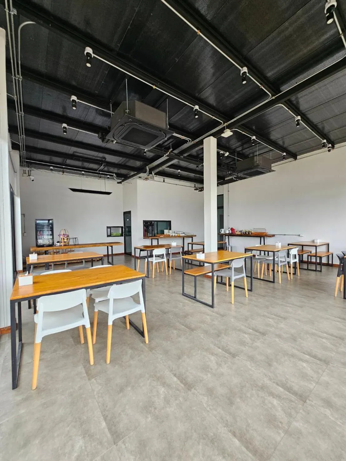 Restaurant/places to eat in Destino Hotel Surin