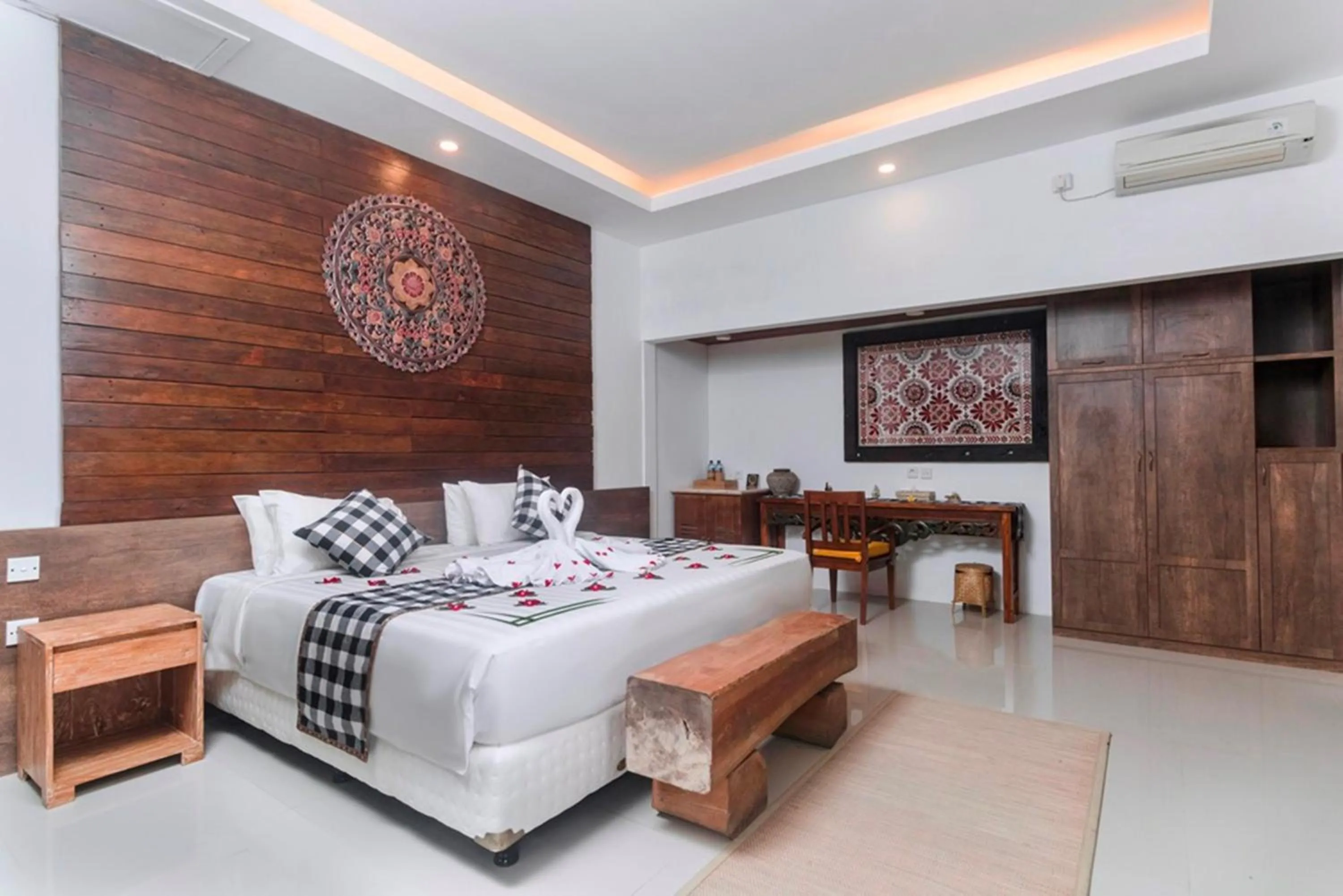 Guests, Bed in Nawa Sakti Ubud Suite