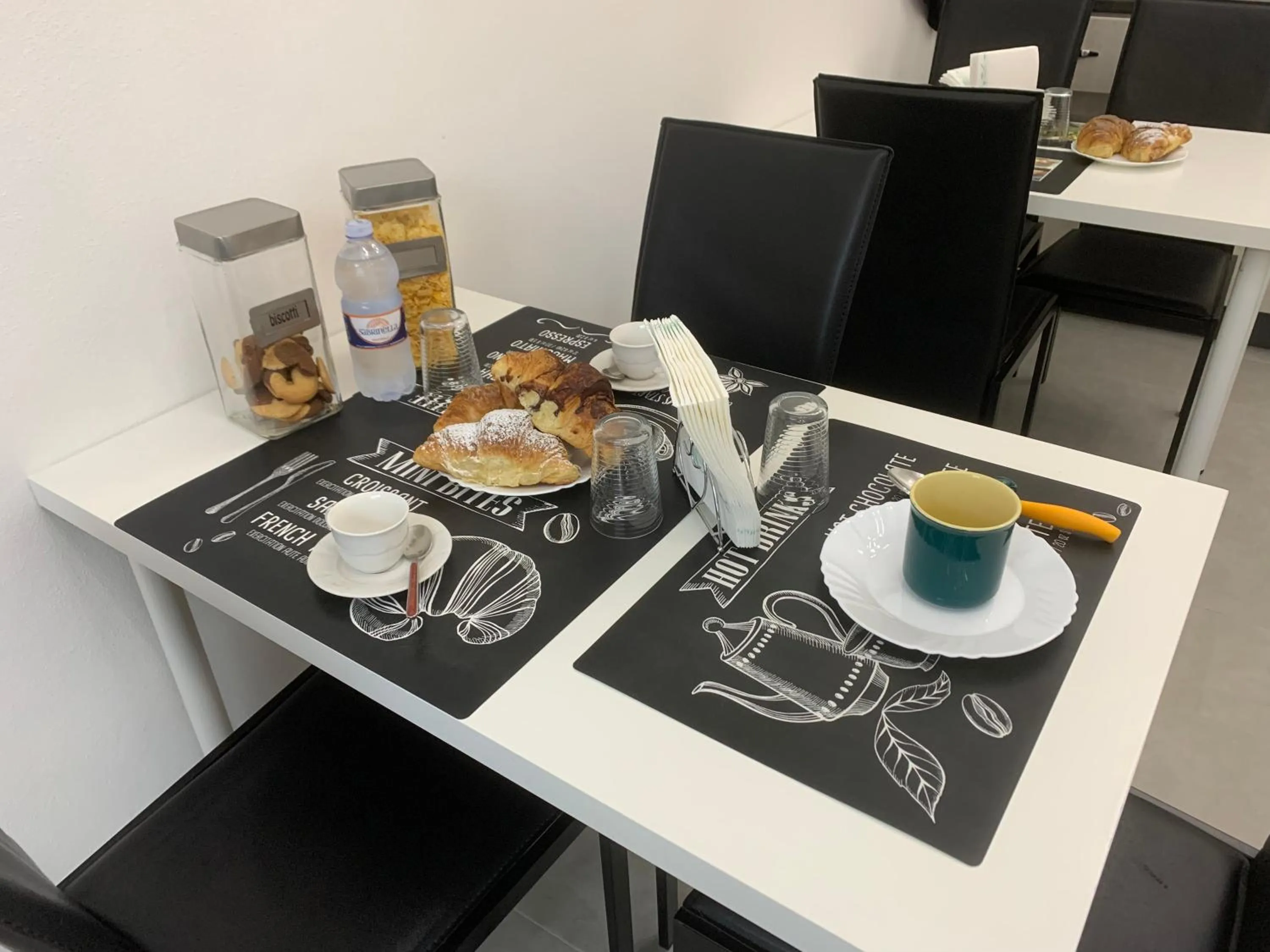 Kitchen or kitchenette, Dining Area in B&B Ramura