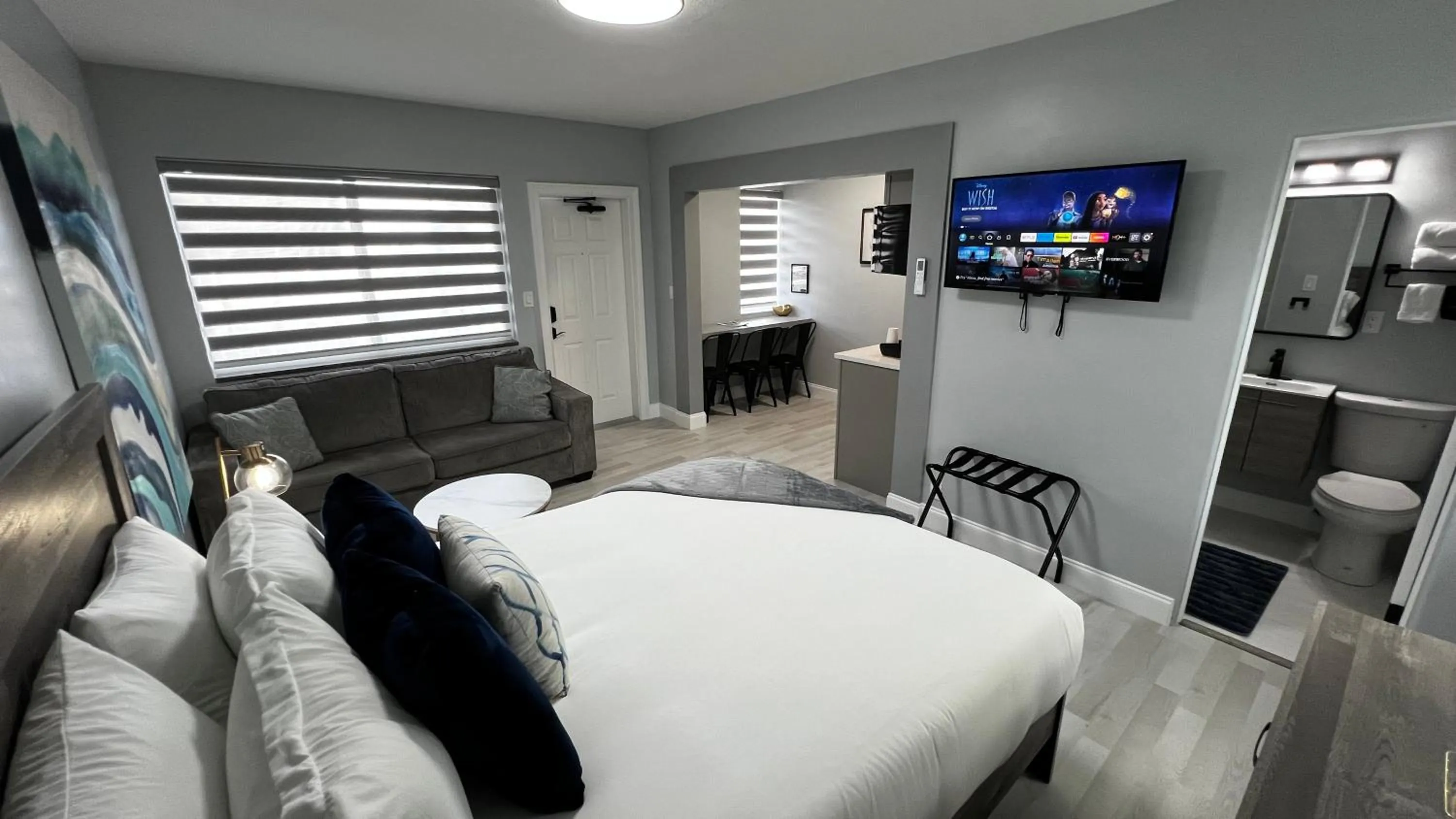 Bed in Oceano Suites Daytona Beach