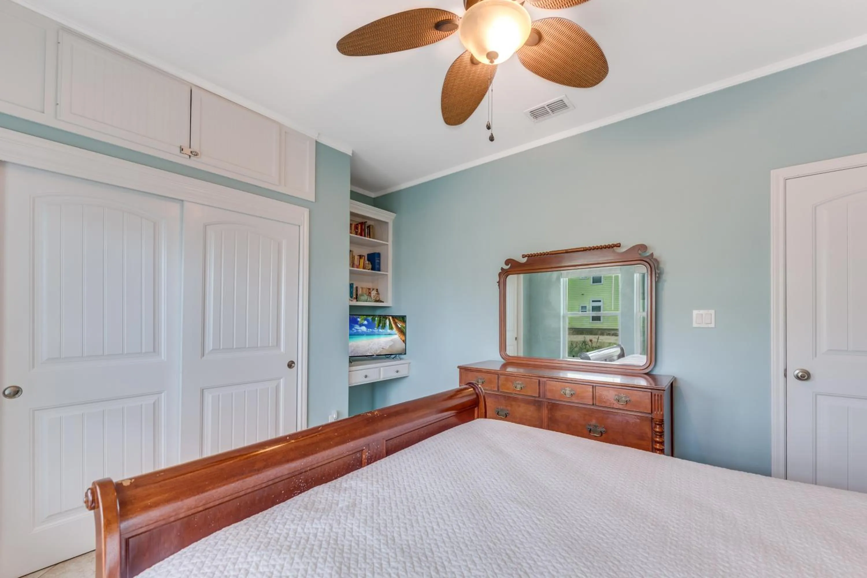 Property building, Bed in Sandy Cheeks