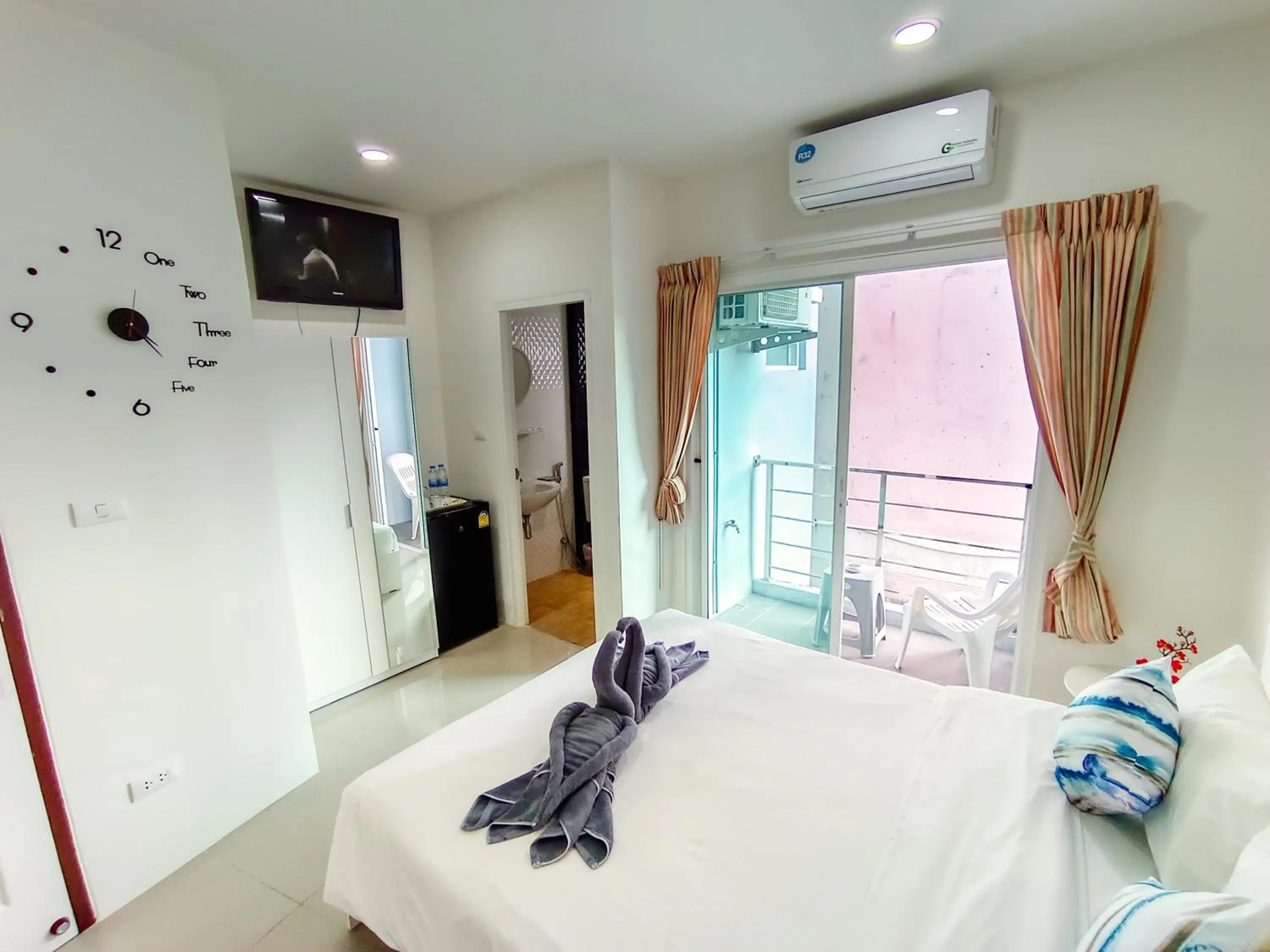 TV and multimedia, Bed in Sailor Hotel Pattaya