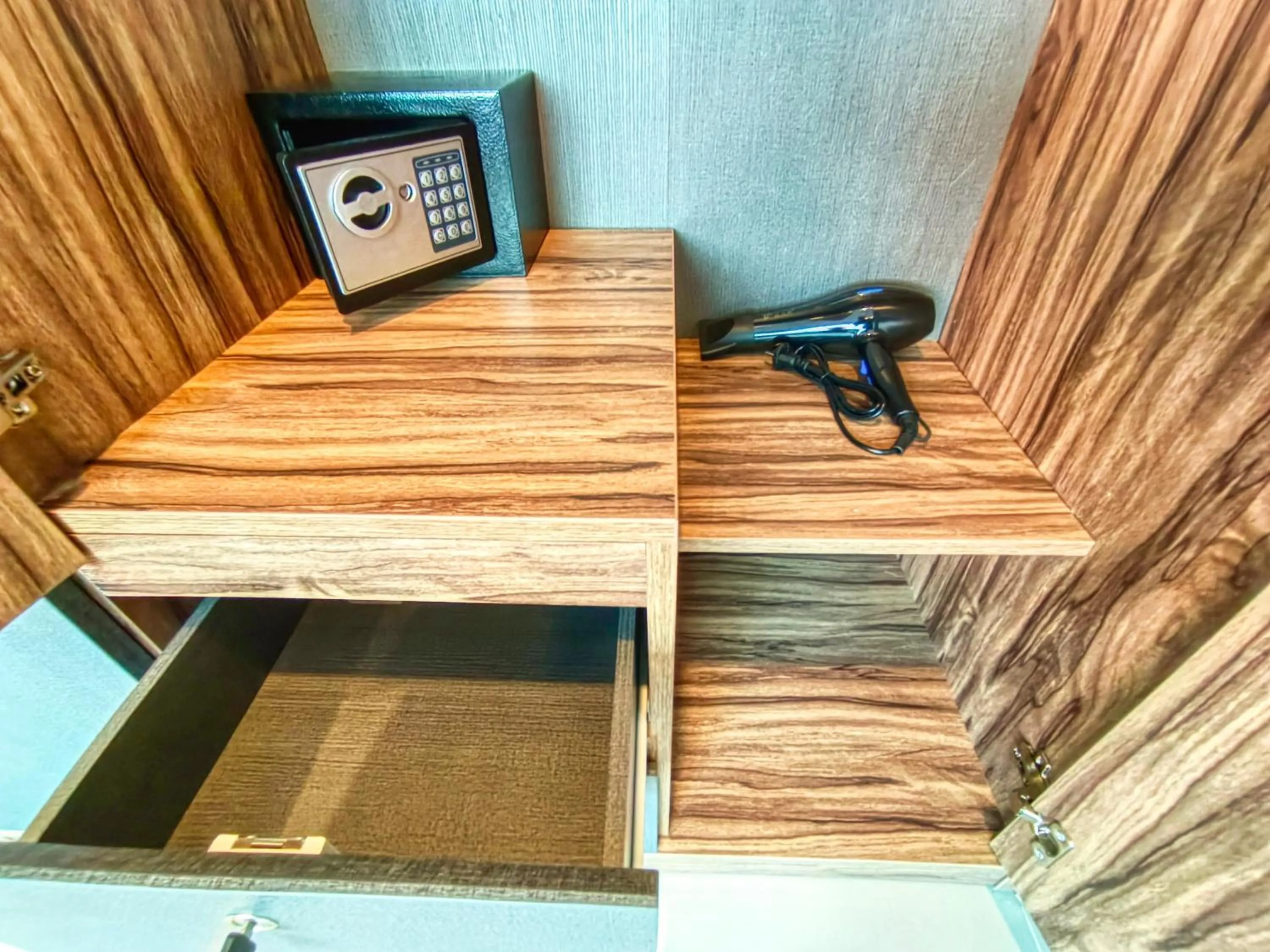 safe in Sailor Hotel Pattaya