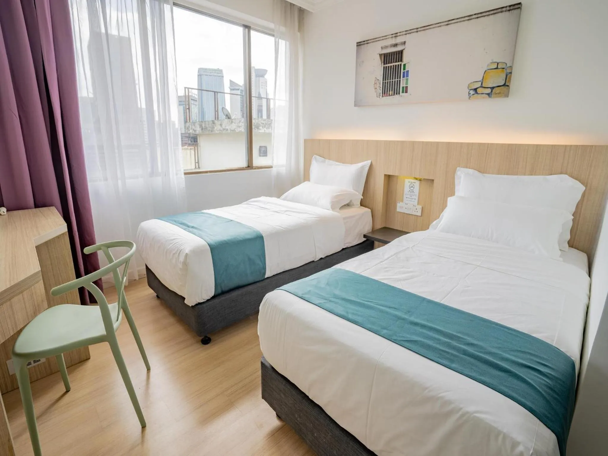 Photo of the whole room, Bed in Floresta Hotel Chinatown