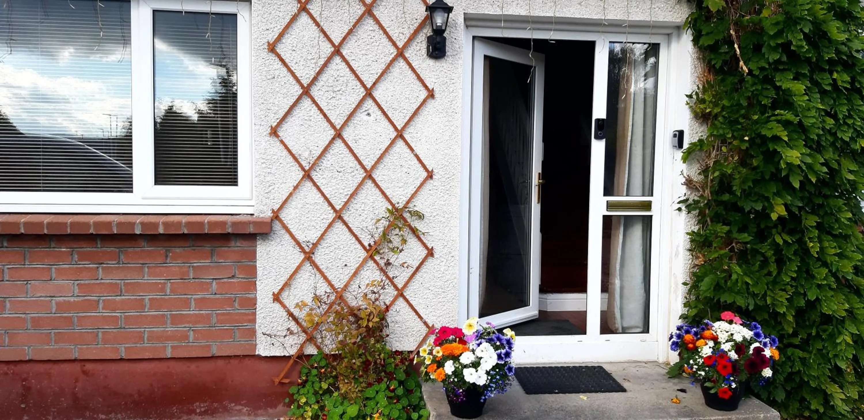 1 Bed Flat - Sleeps 4 - Garden - Parking - Wifi