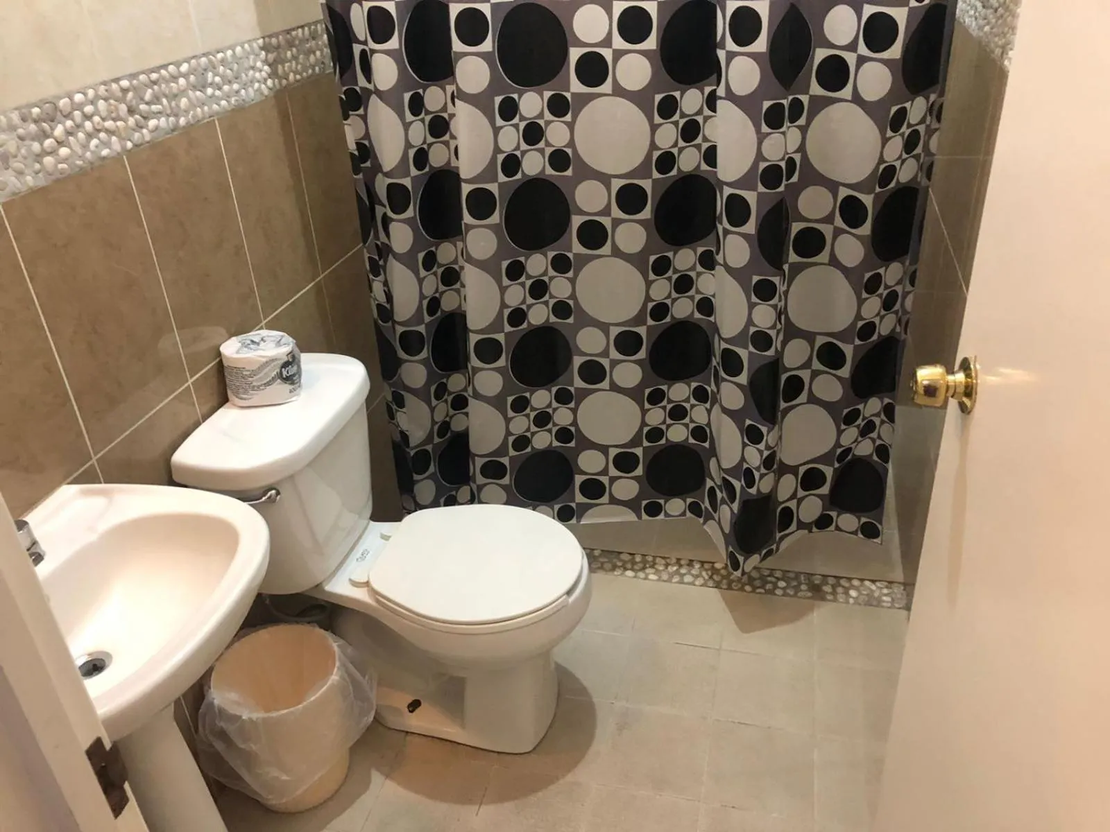Shower in Los Robles