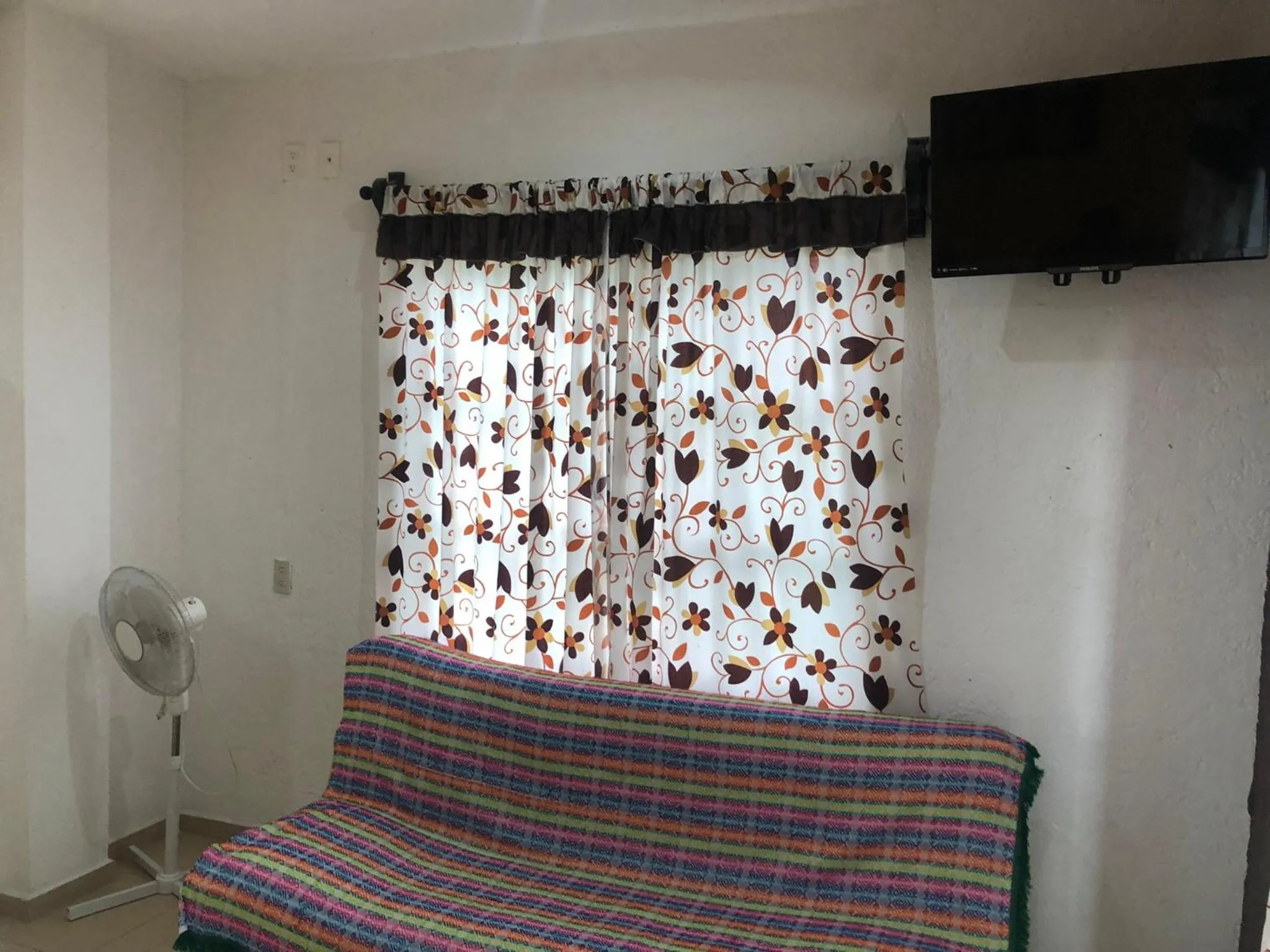 Photo of the whole room in Los Robles