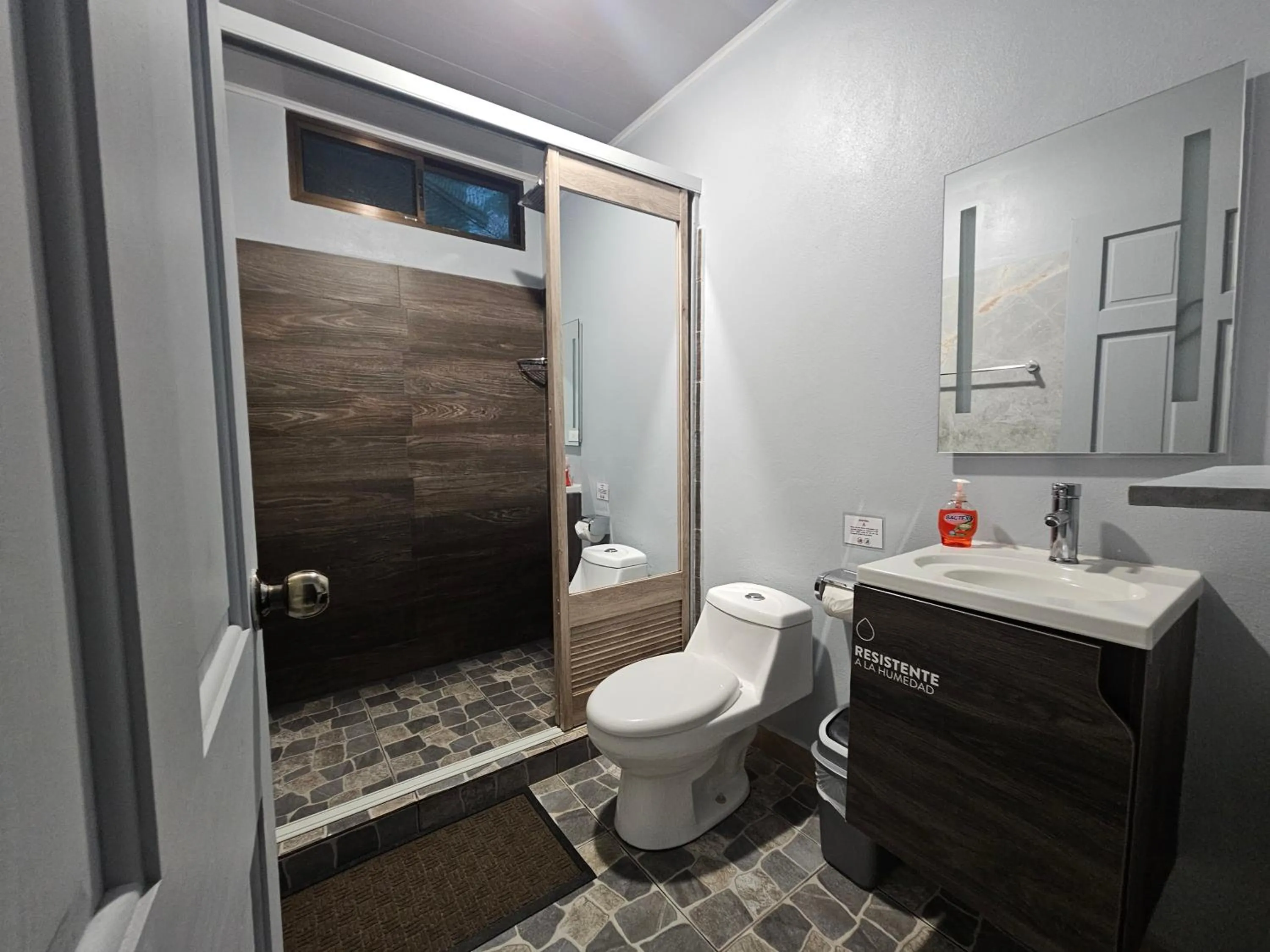 Shower in Ballena Rey Hotel