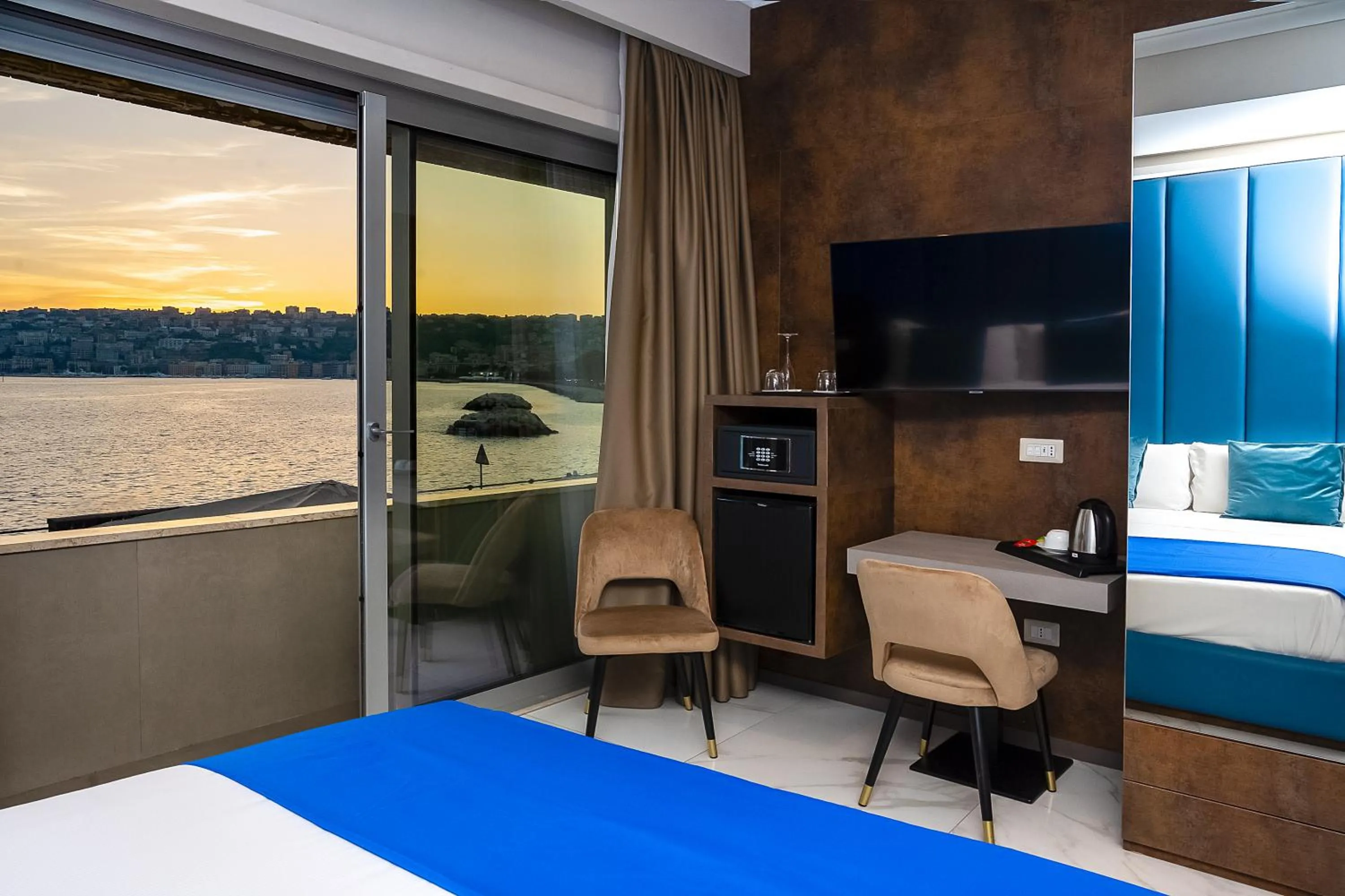 Sea view, Bed in Imperatrice Suites