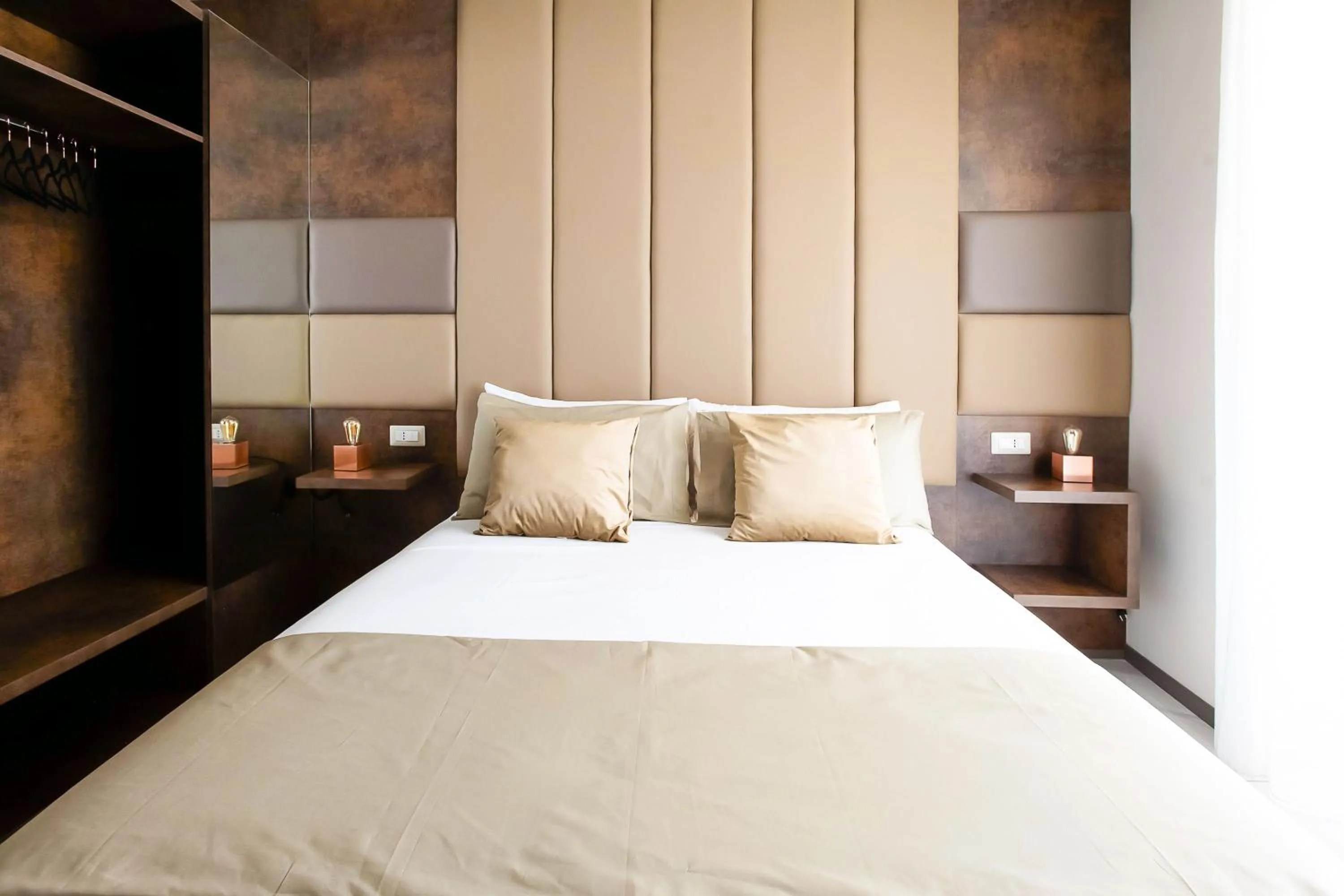 Photo of the whole room, Bed in Imperatrice Suites