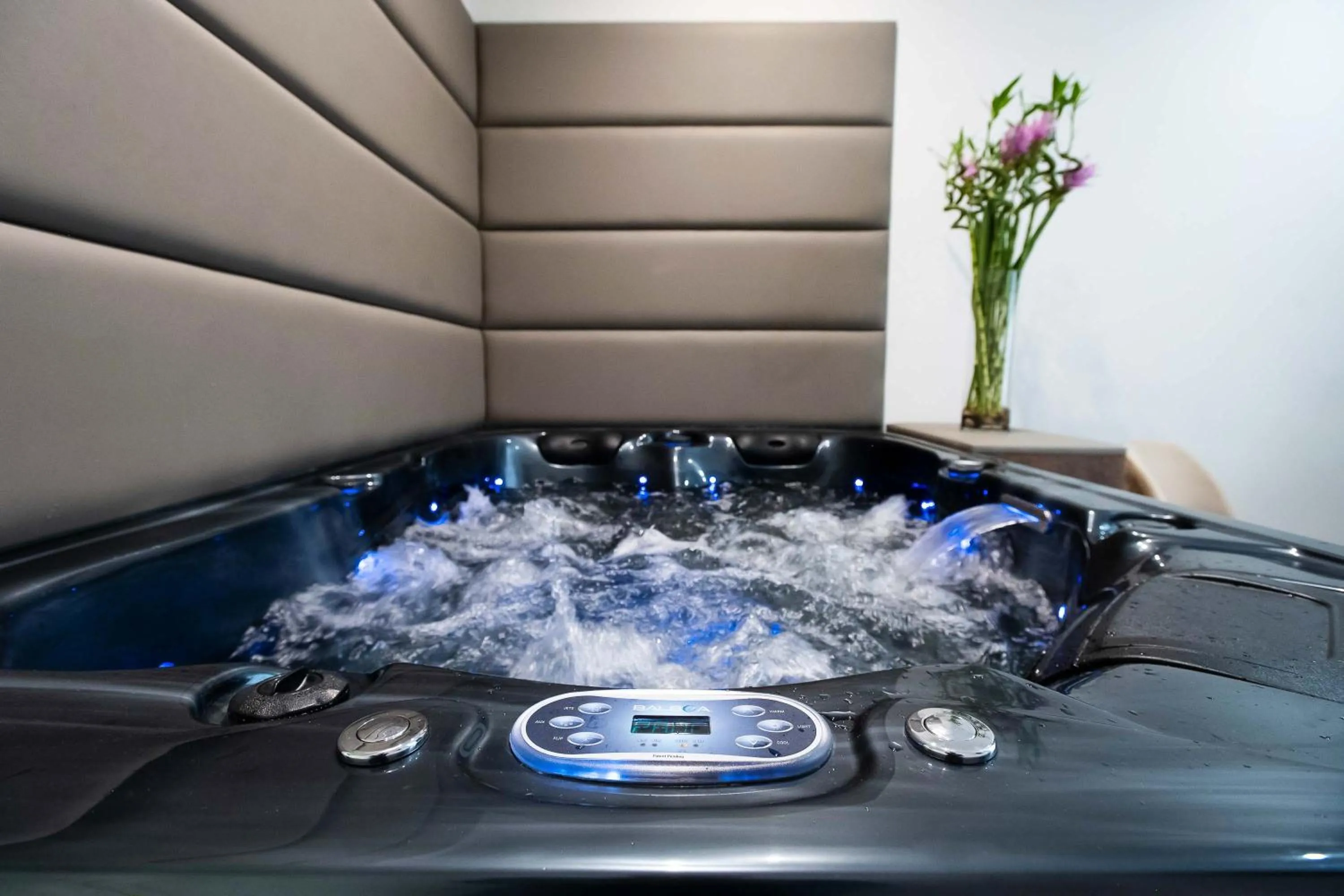 Swimming pool in Imperatrice Suites