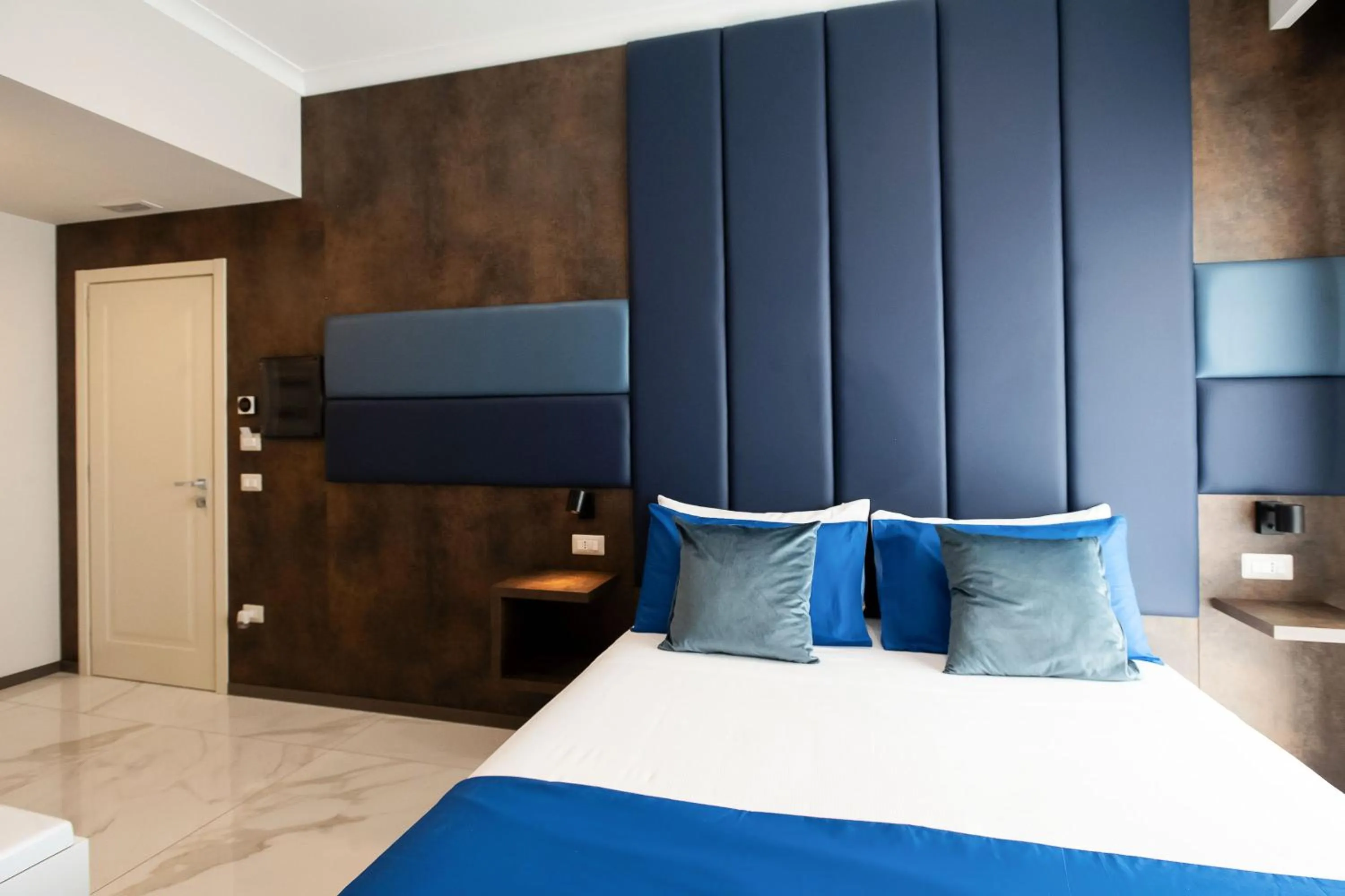 Bed in Imperatrice Suites