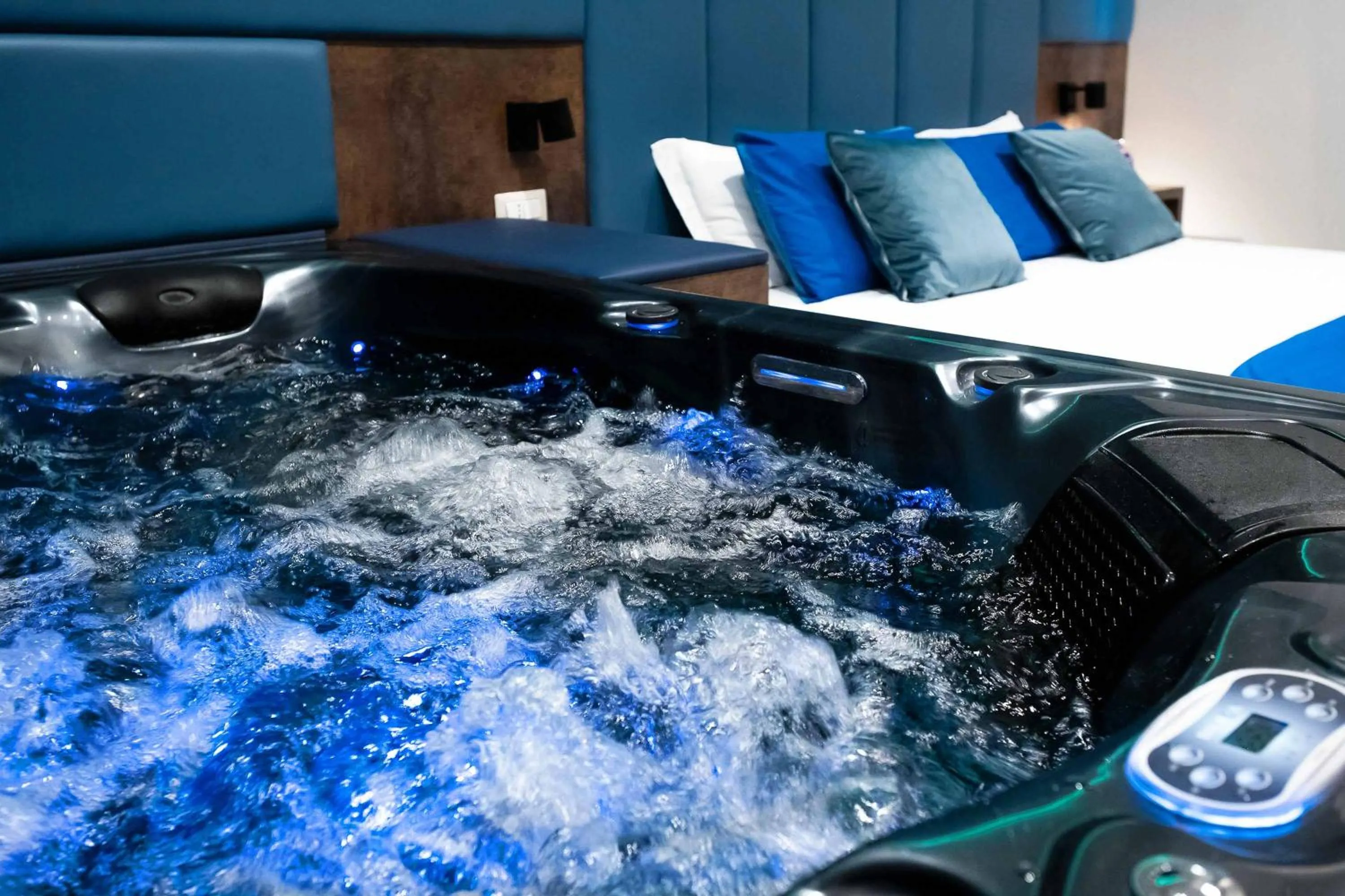 Swimming pool in Imperatrice Suites