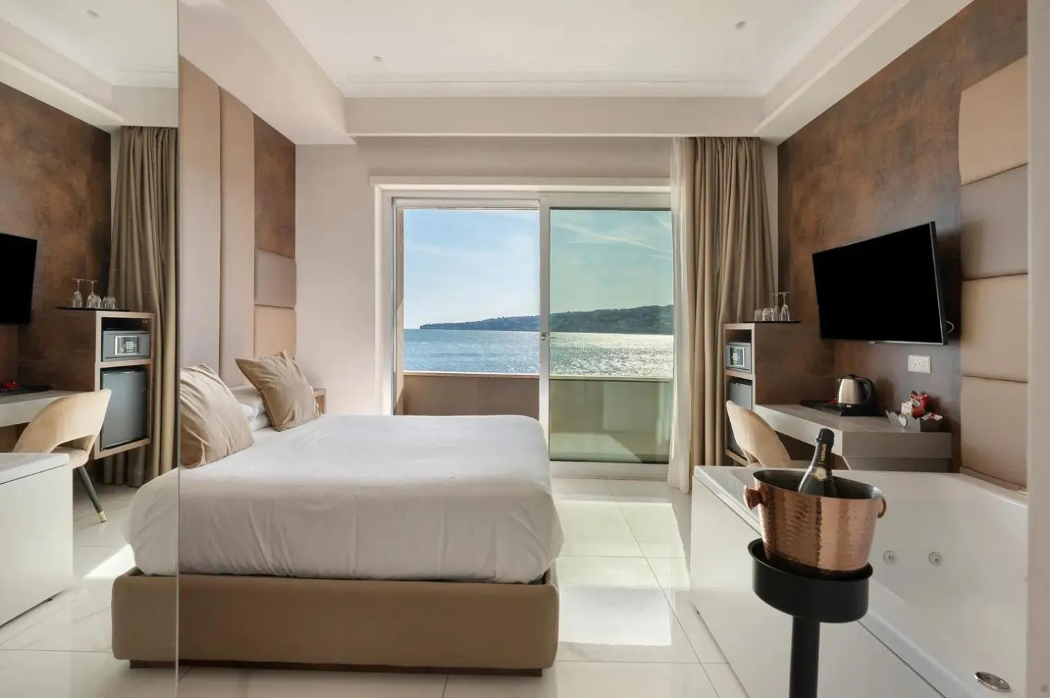 Bed in Imperatrice Suites