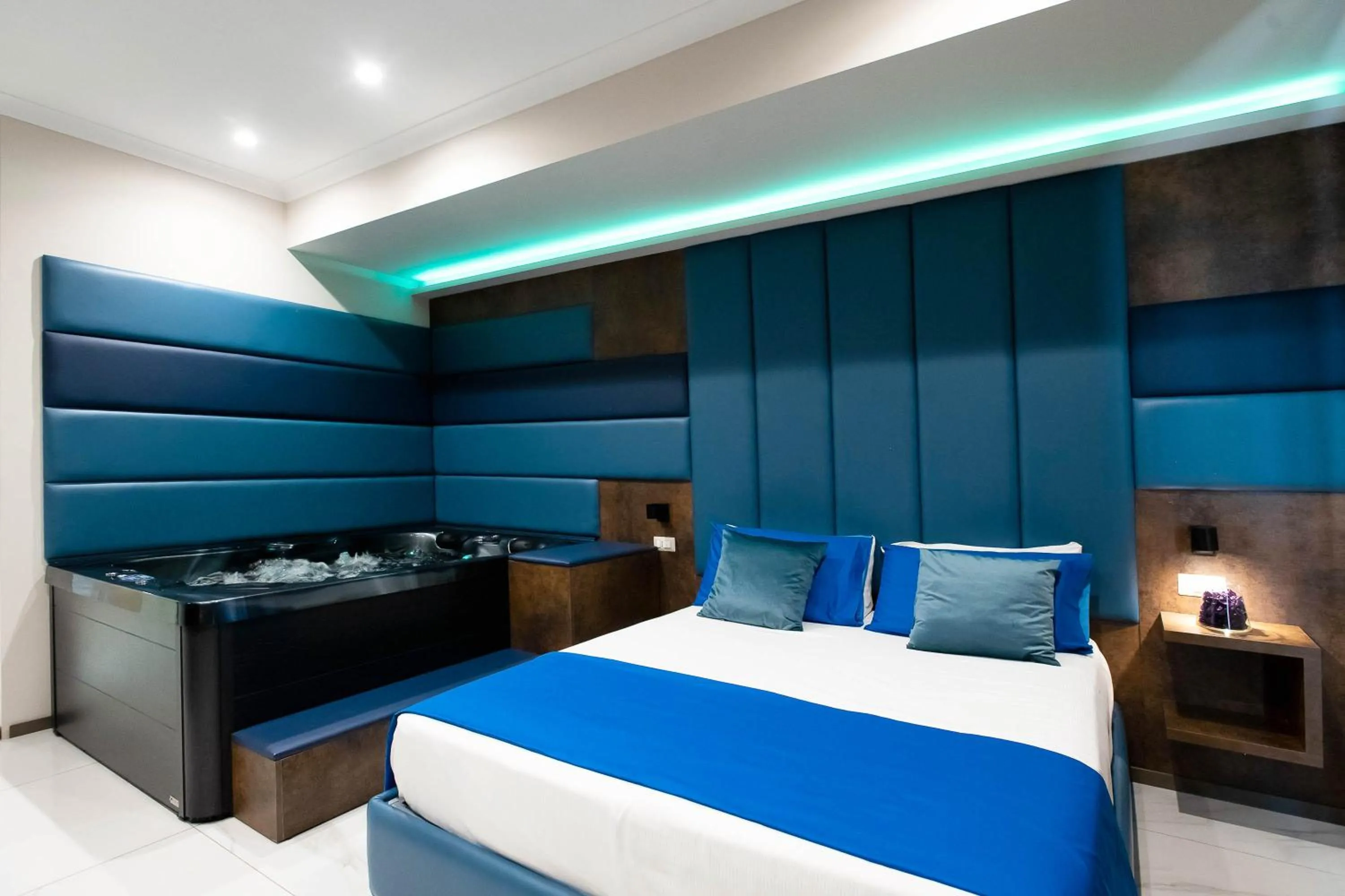 Bedroom, Bed in Imperatrice Suites