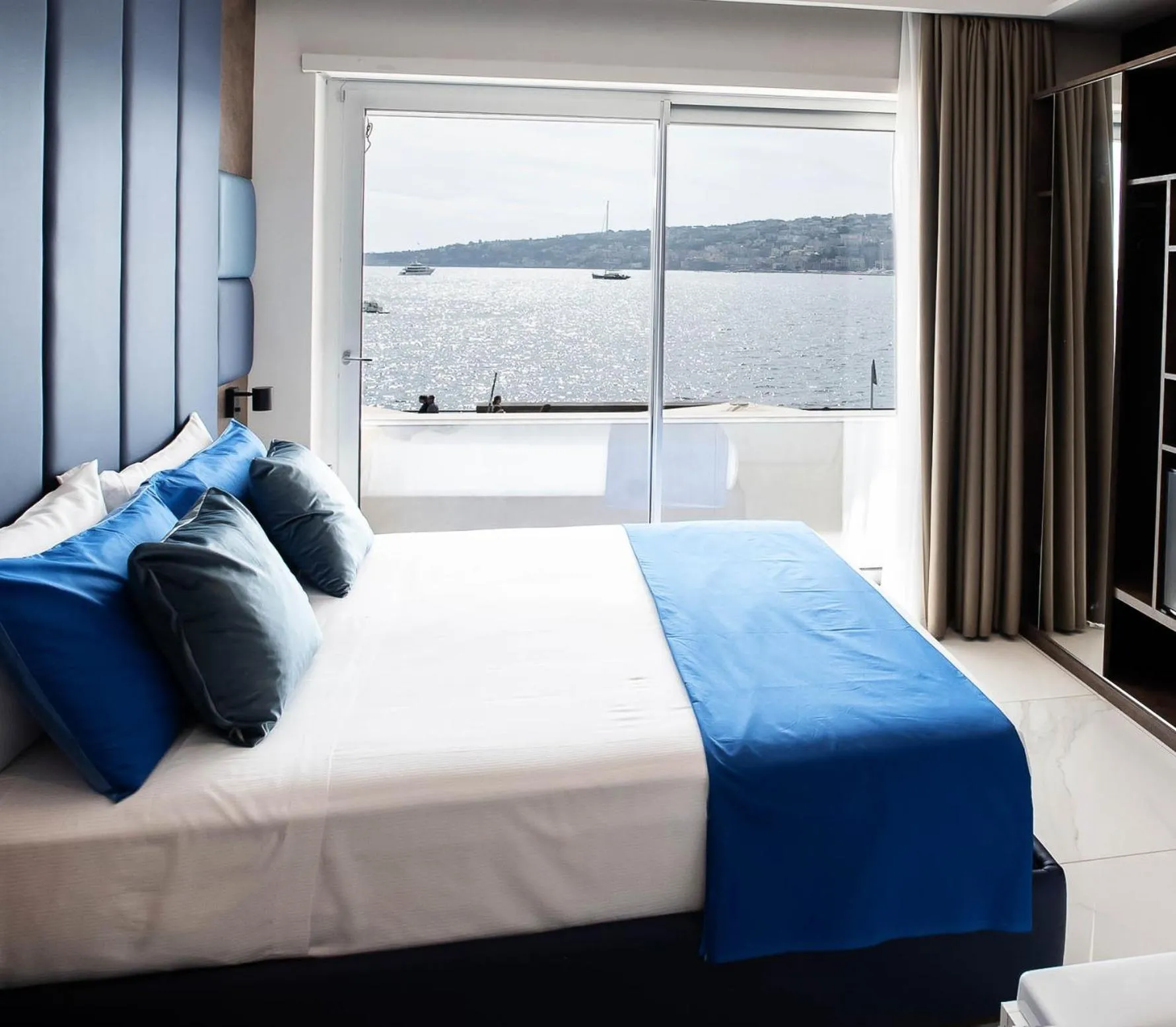 Bedroom, Bed in Imperatrice Suites