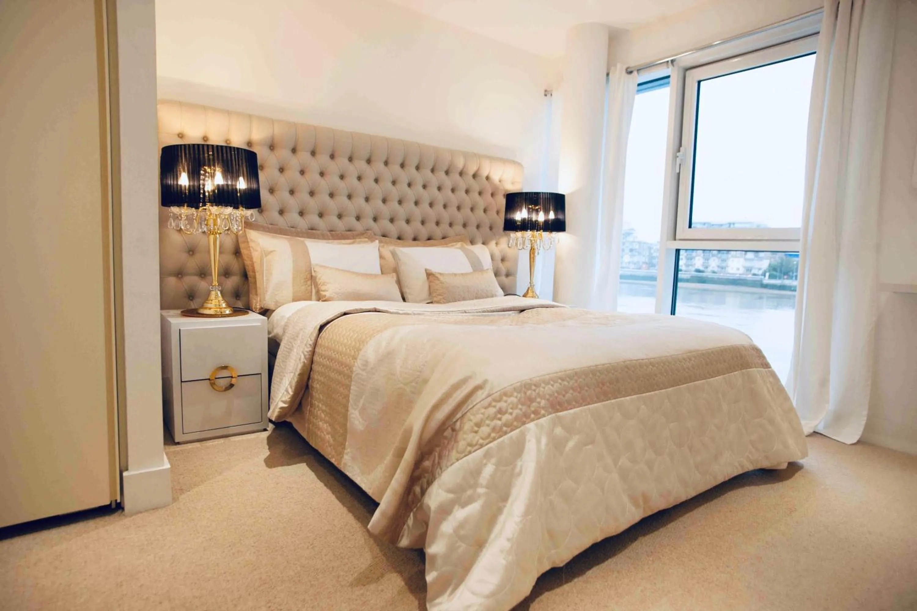 Bedroom, Bed in Thames riverside apartment in London