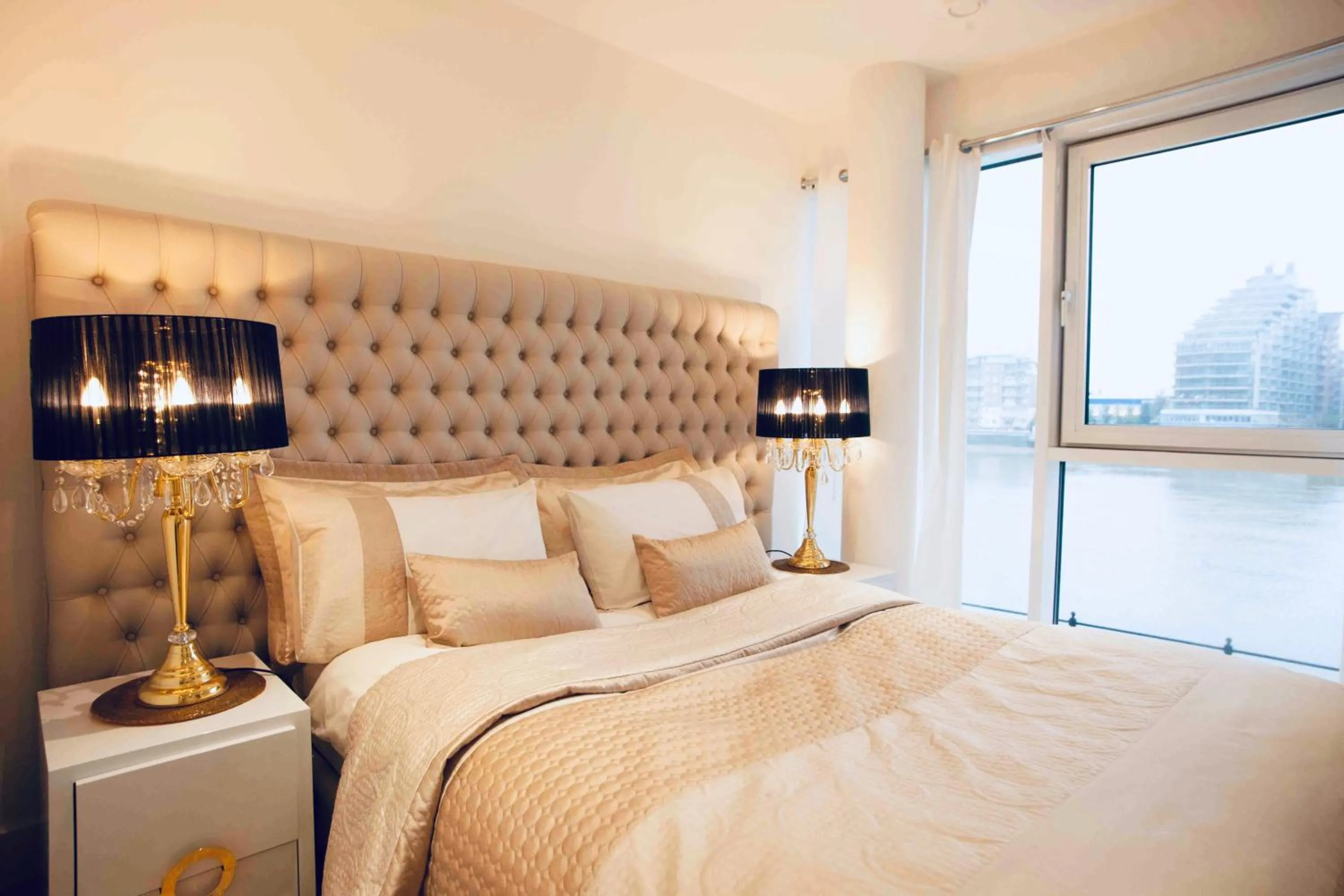 Bedroom, Bed in Thames riverside apartment in London