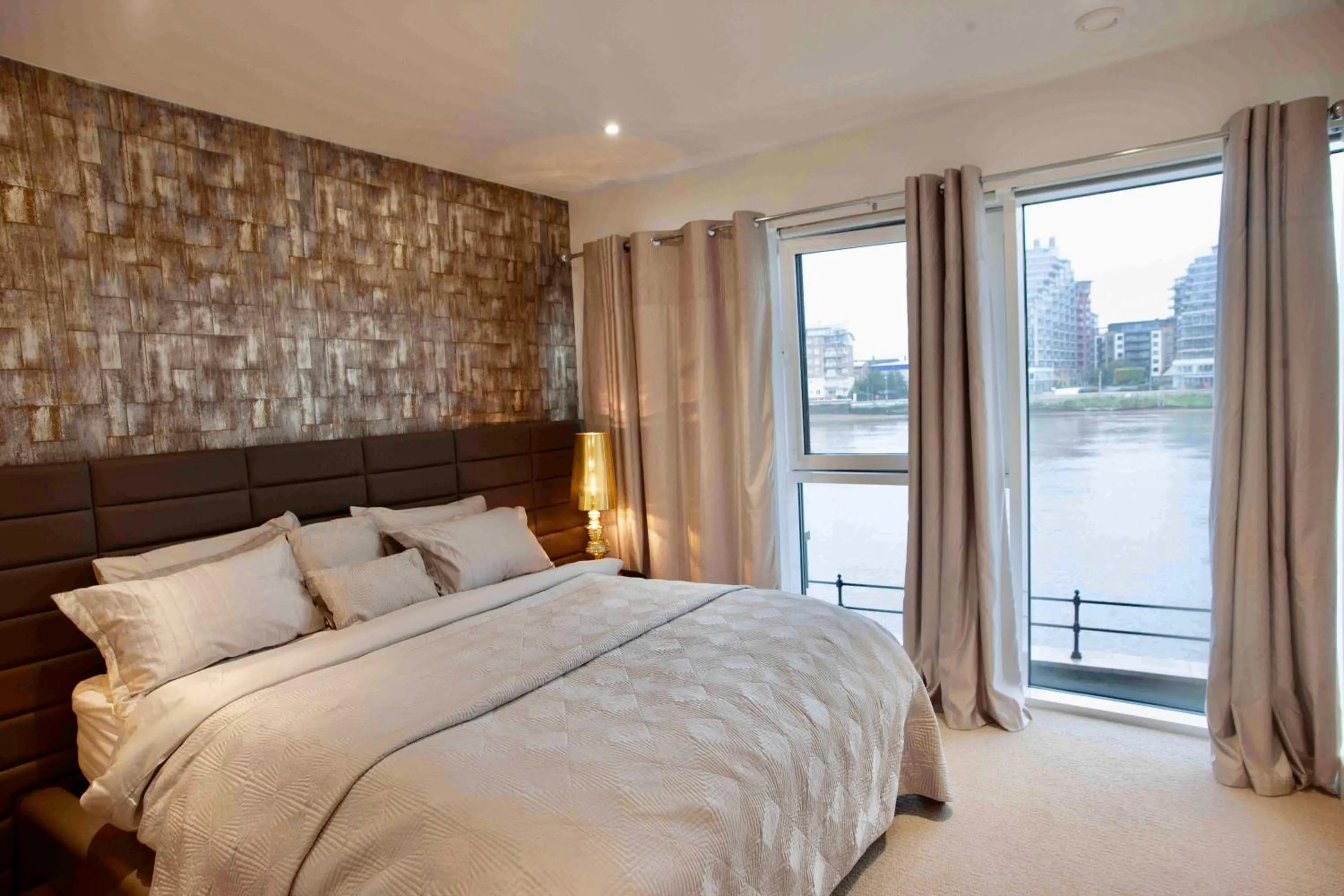 Bedroom, Bed in Thames riverside apartment in London