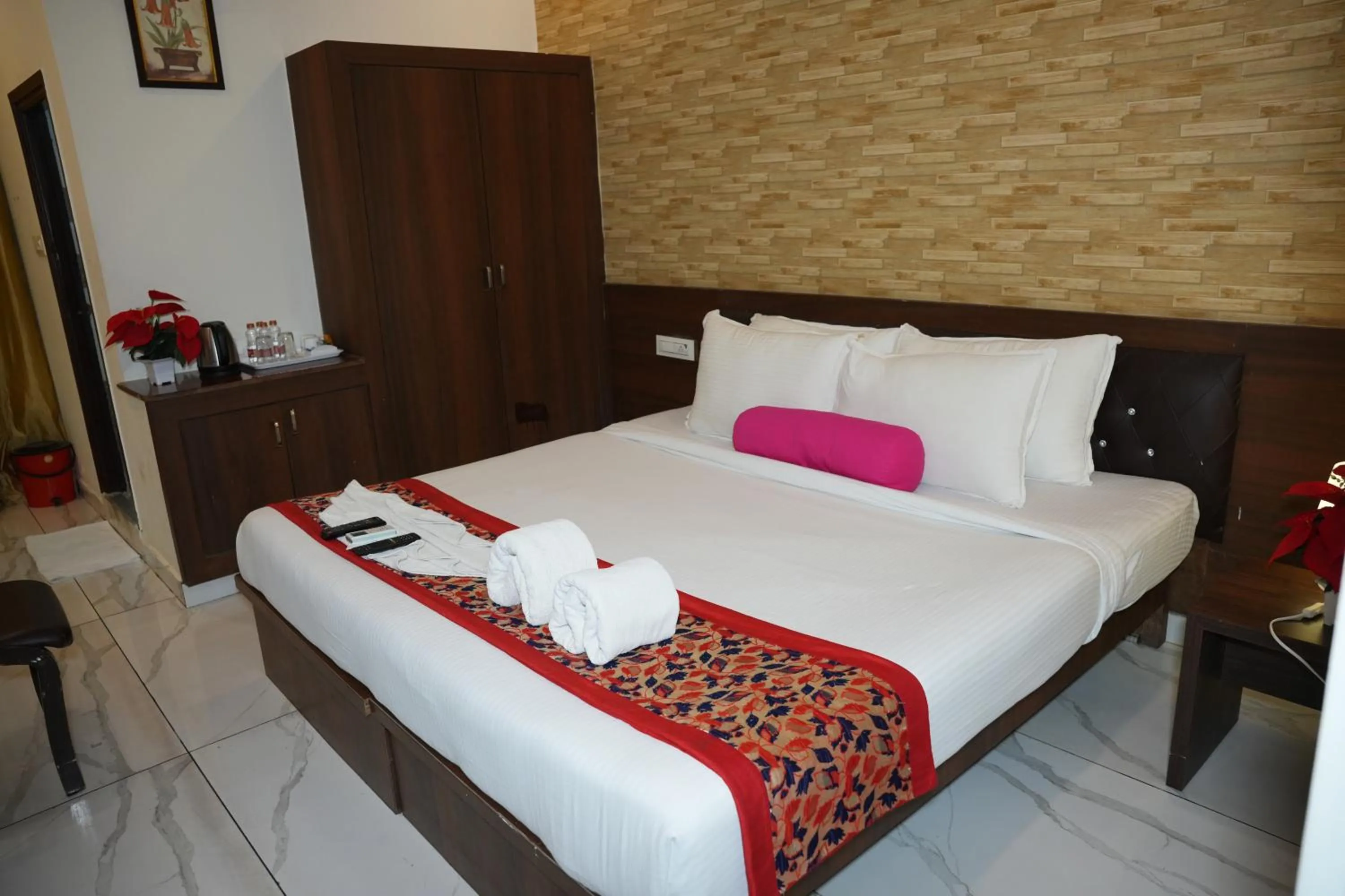 Bedroom, Bed in Hotel Plaza Hyderabad Airport Zone