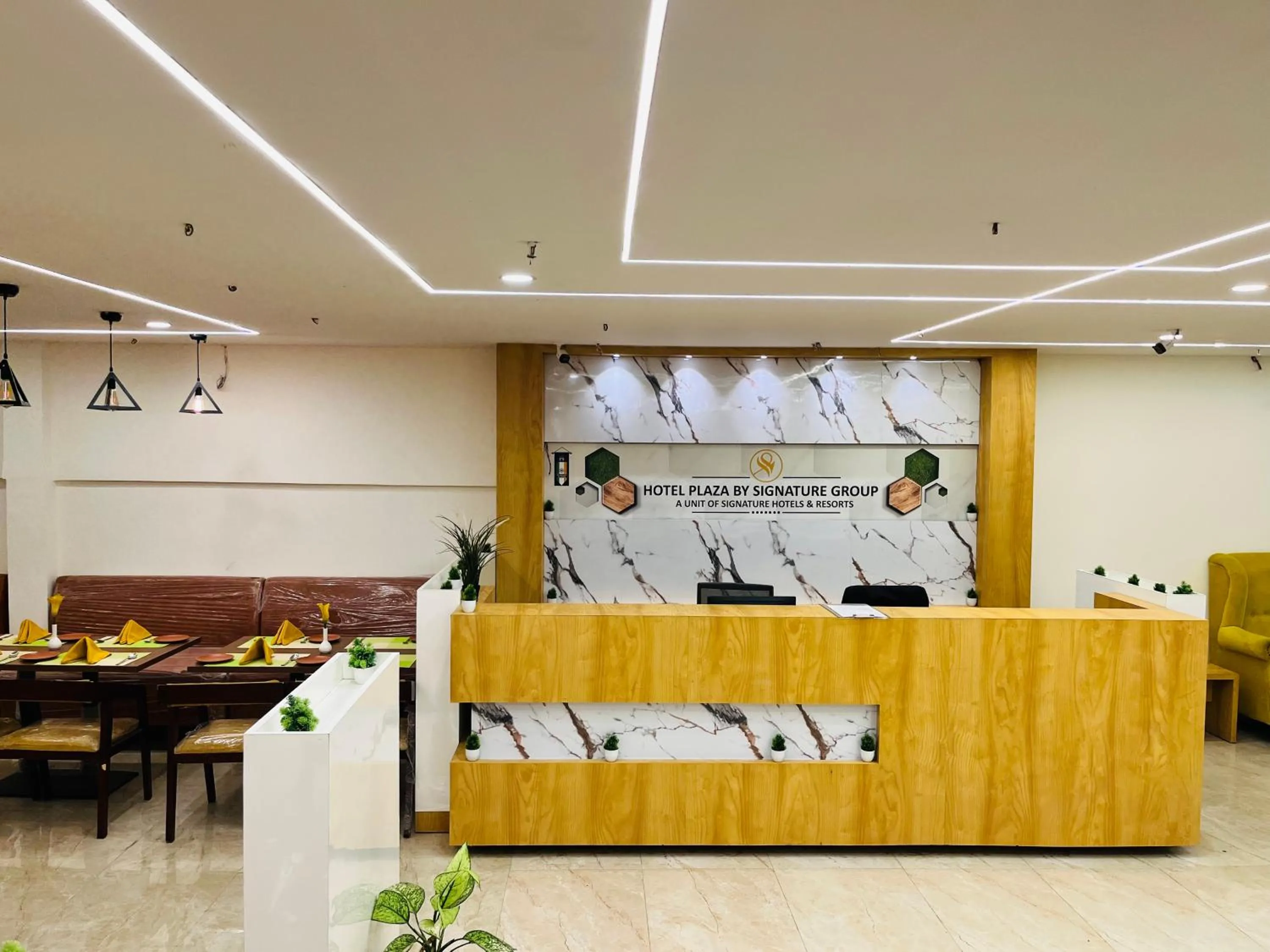 Lobby or reception in Hotel Plaza Hyderabad Airport Zone