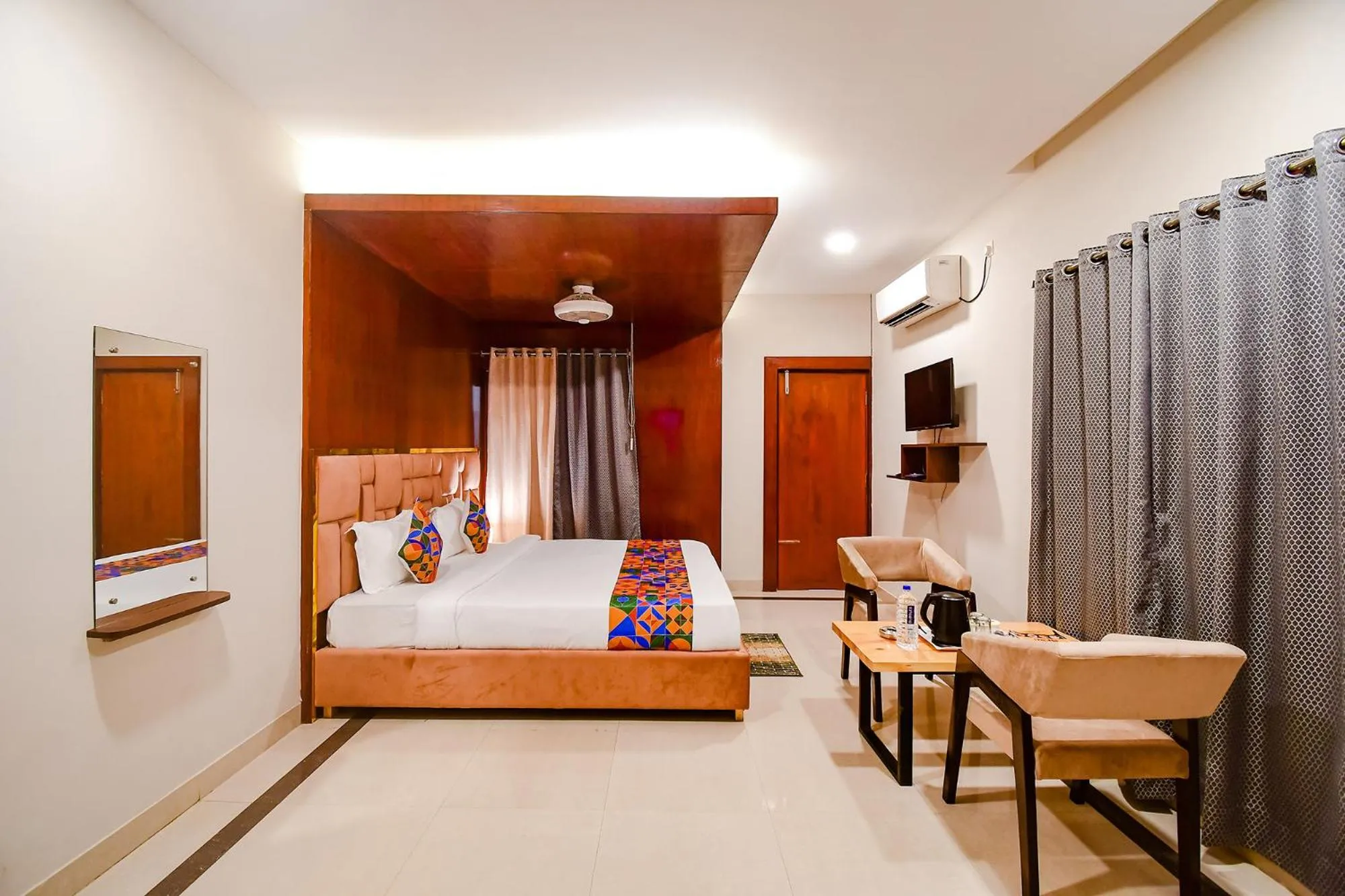 Communal lounge/ TV room, Bed in FabHotel Greenland Grand - Nr Kalinga Stadium
