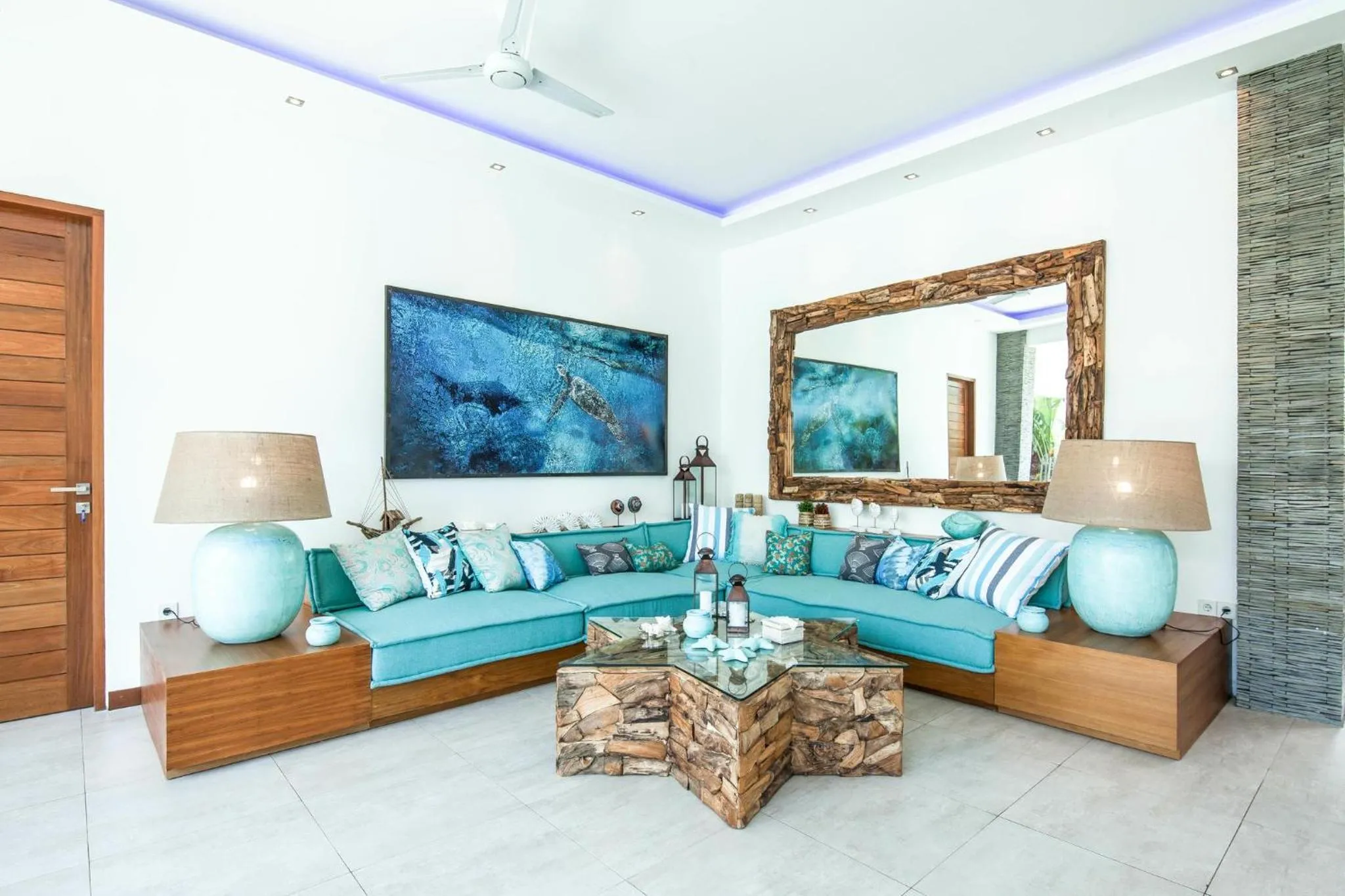 Walk to the Beach from Luxury Designer Villa