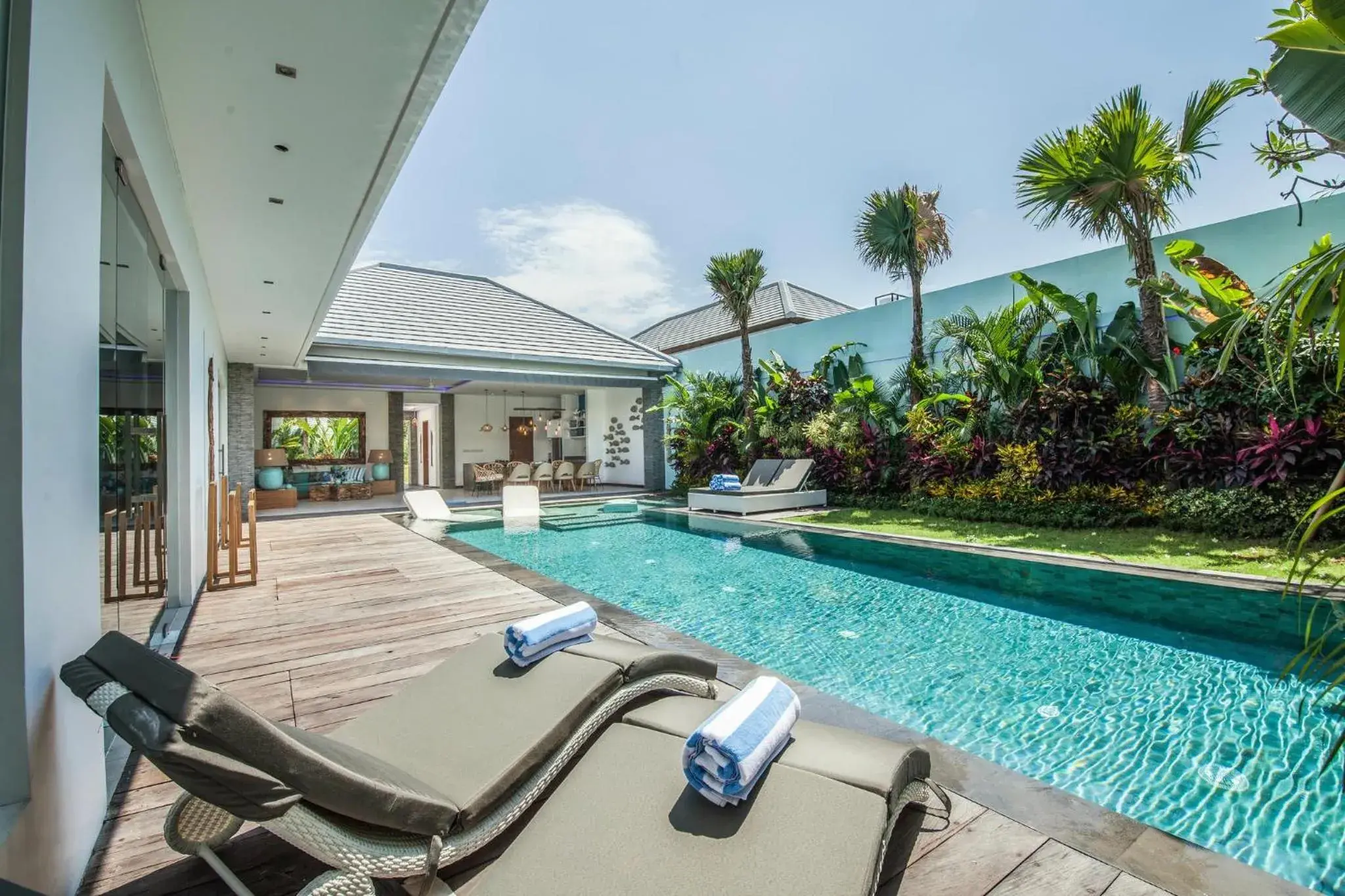 Walk to the Beach from Luxury Designer Villa Walk to the Beach from Luxury Designer Villa