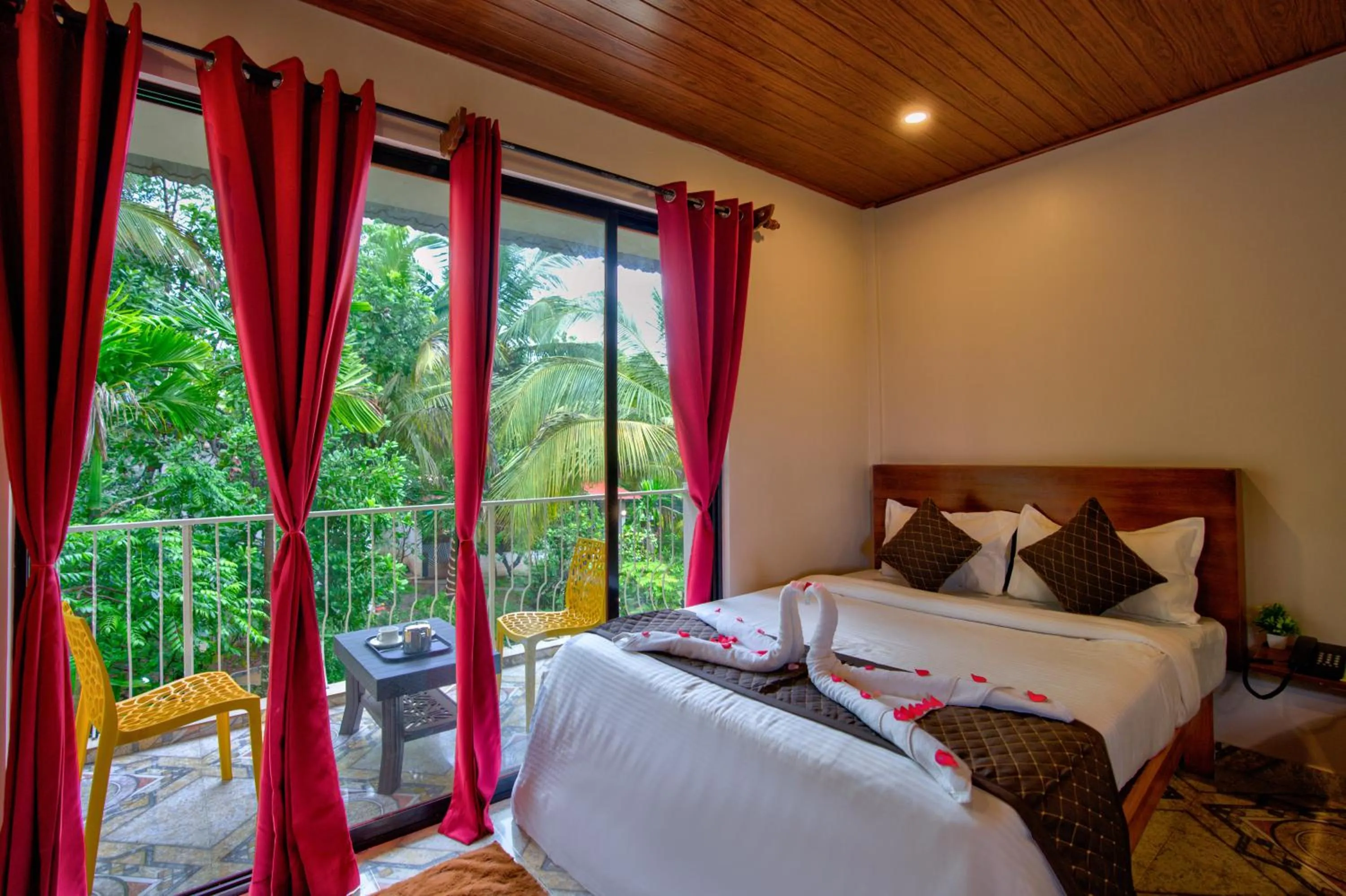 Bed in La Station Resort Vagator