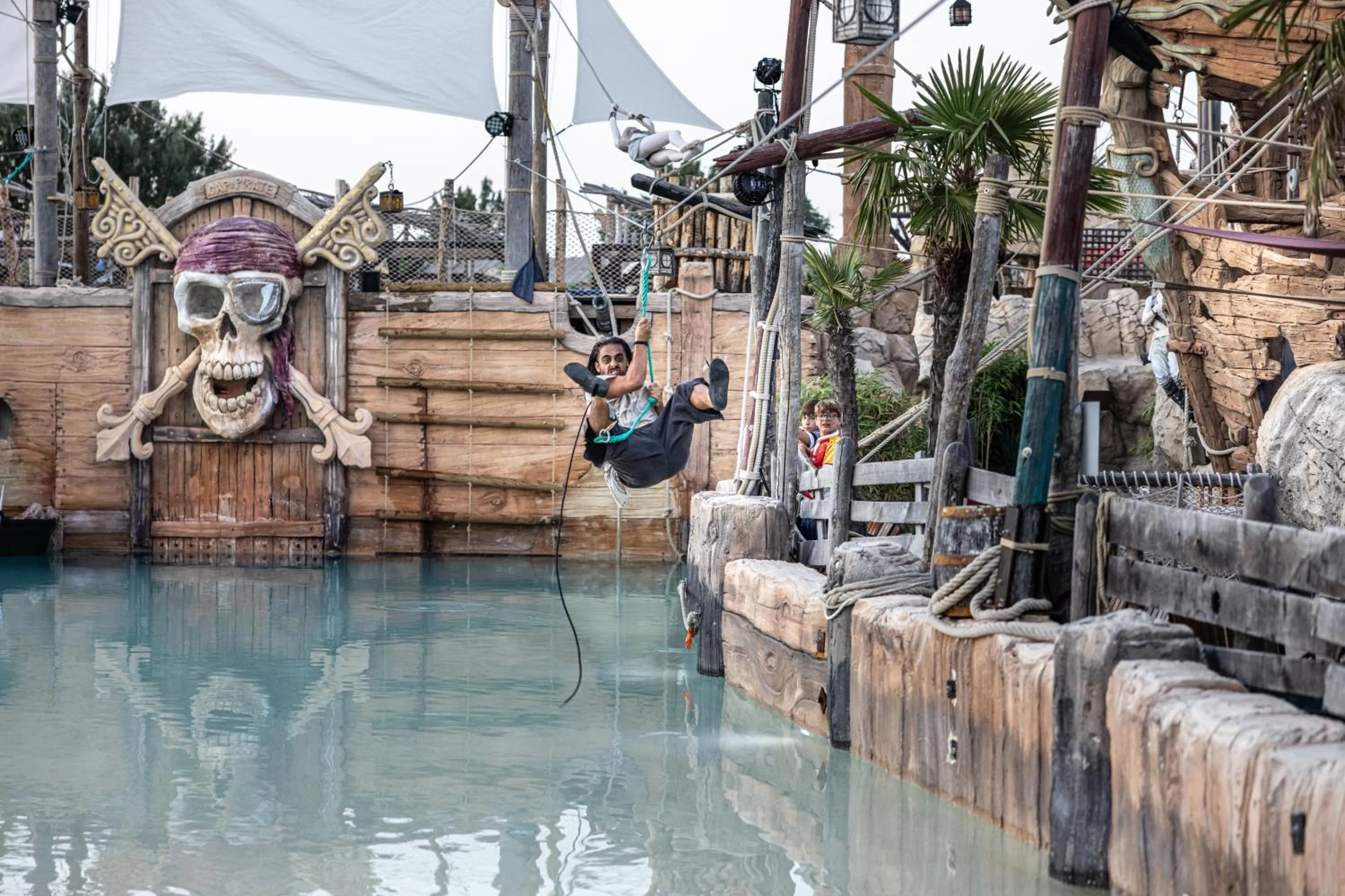 Day in Hôtel Pirates World