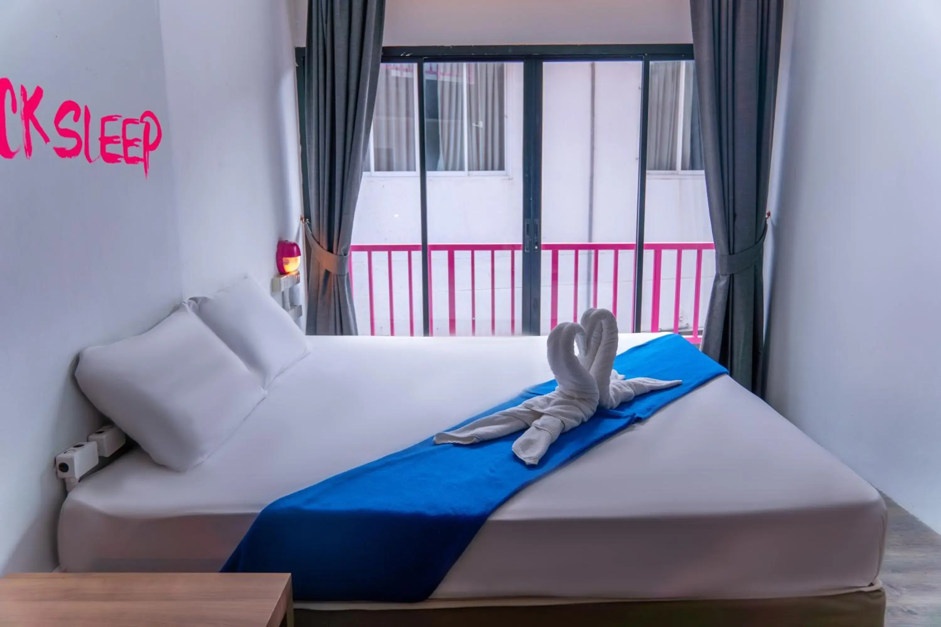 Photo of the whole room, Bed in Slumber Surf Phuket Kata Photo of the whole room, Bed in Slumber Surf Phuket Kata