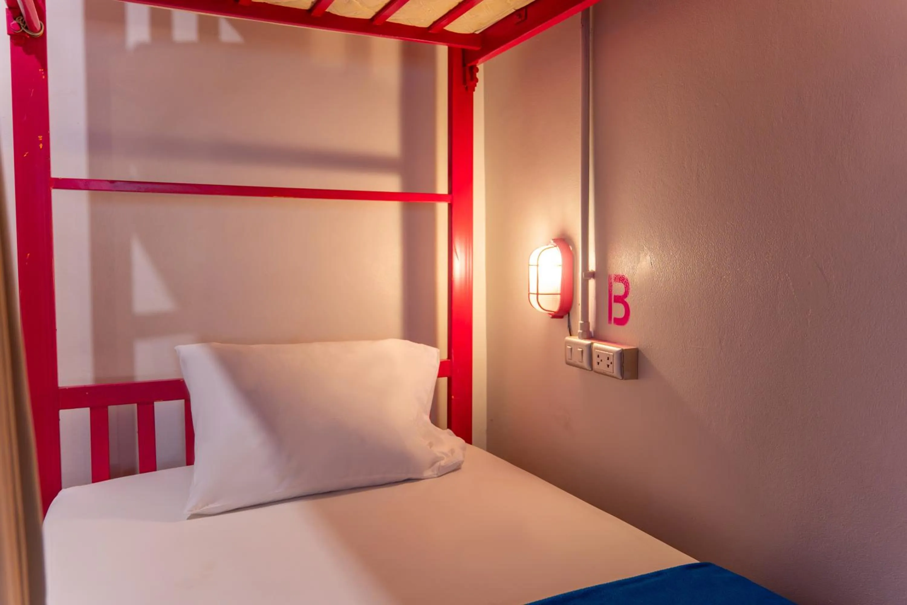 Bed in Slumber Surf Phuket Kata