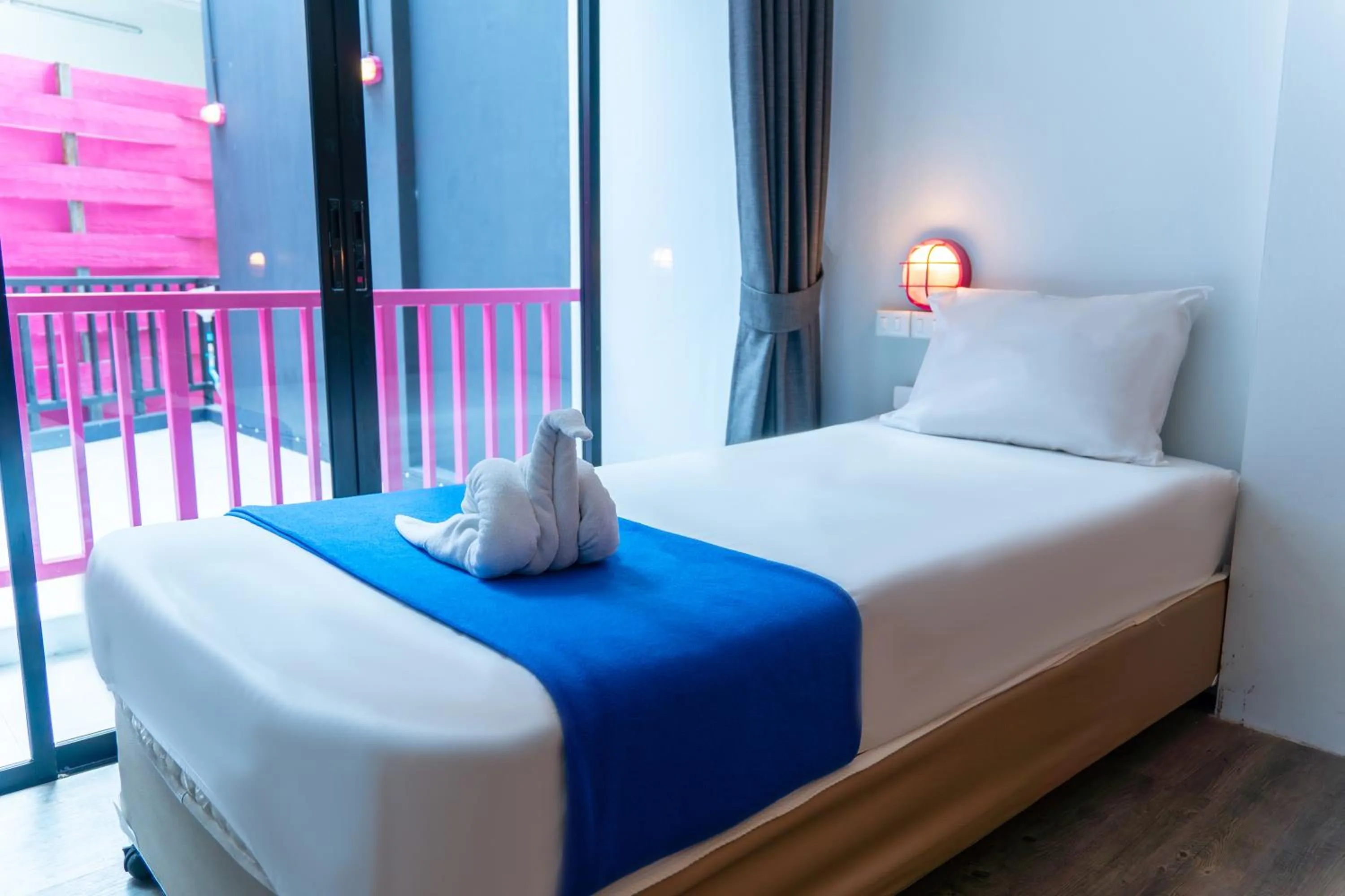 Bed in Slumber Surf Phuket Kata