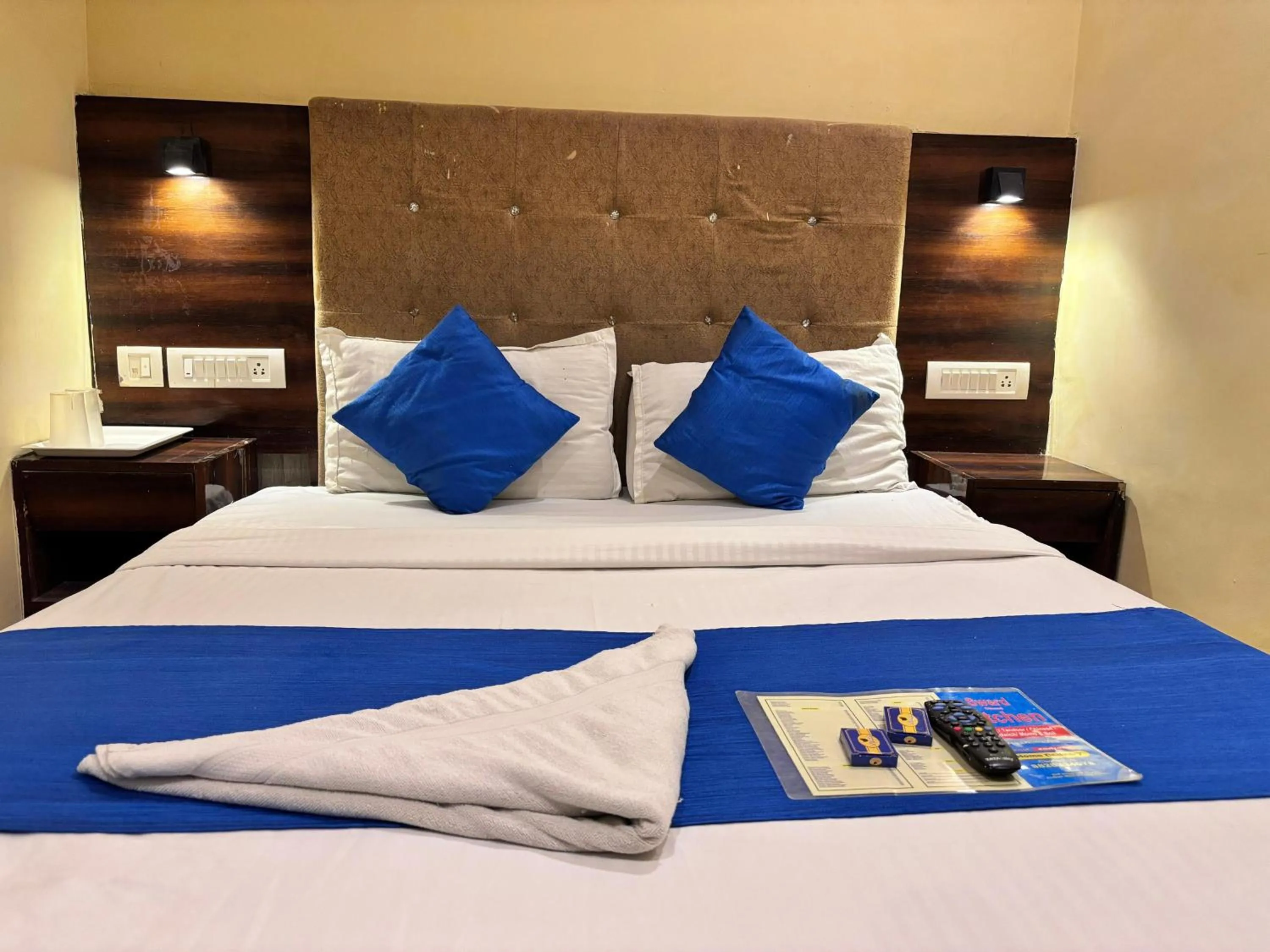 Bedroom in HOTEL SIGNATURE INN