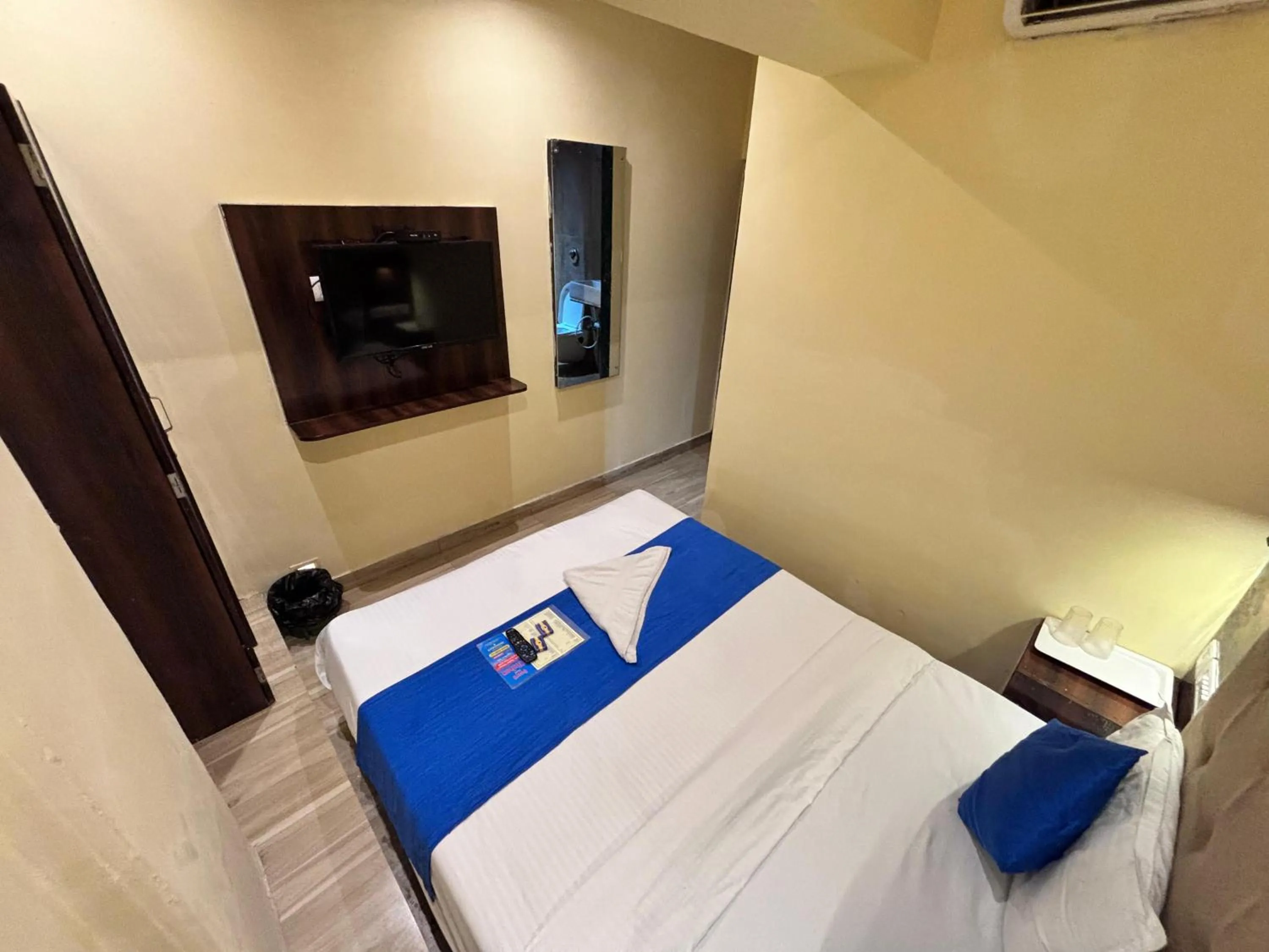 Bedroom in HOTEL SIGNATURE INN