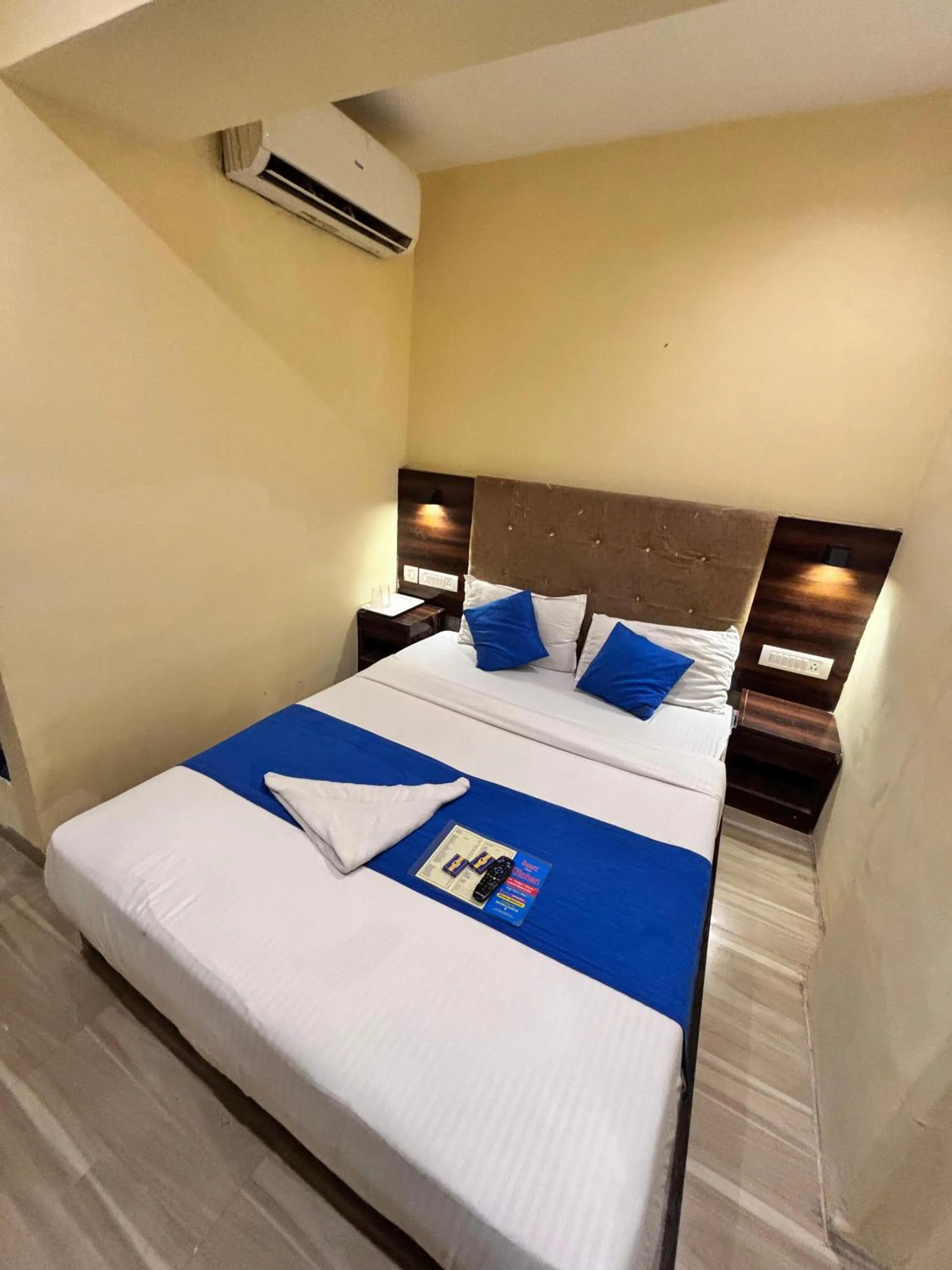 Bedroom in HOTEL SIGNATURE INN