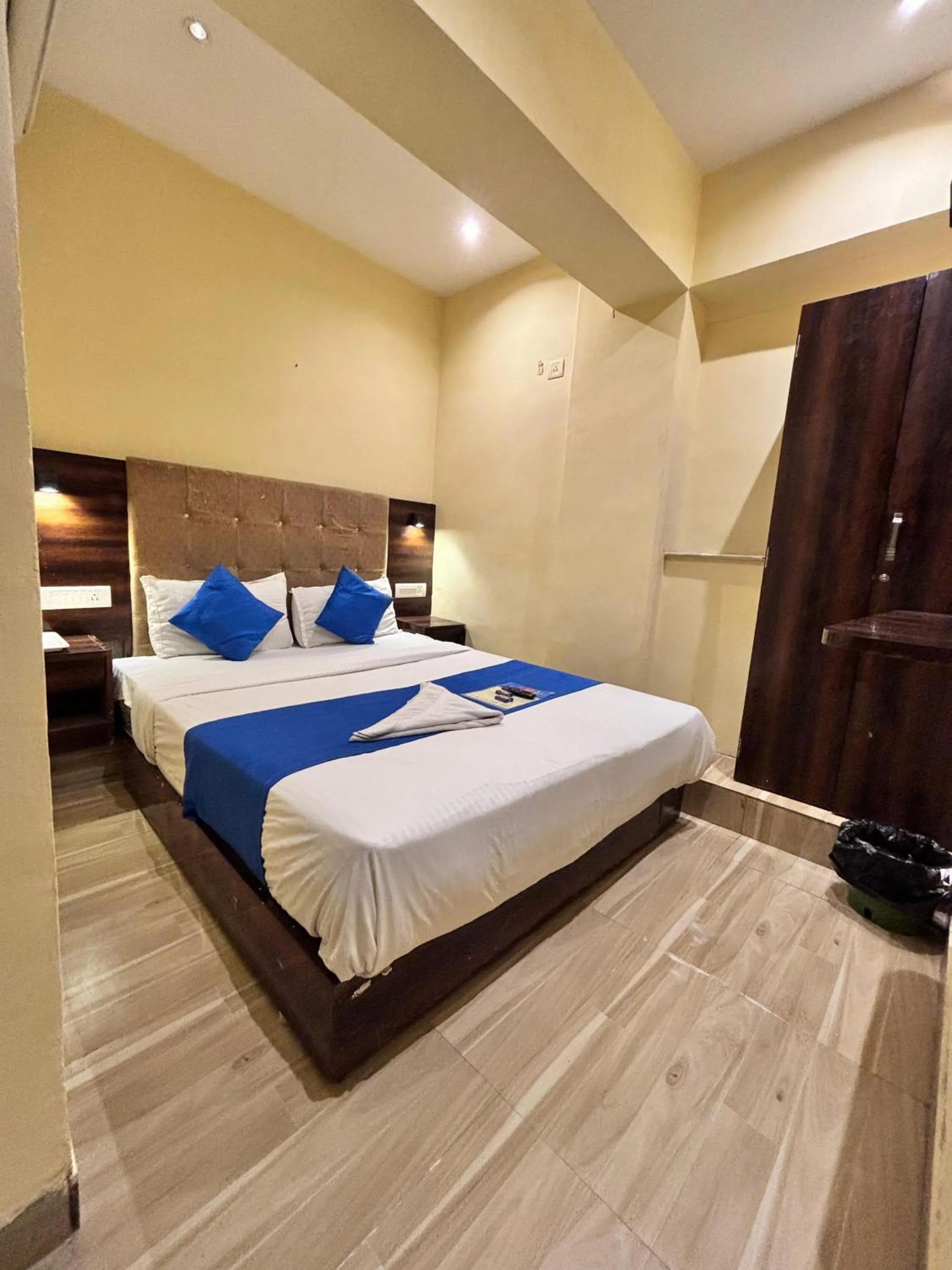 Bedroom in HOTEL SIGNATURE INN