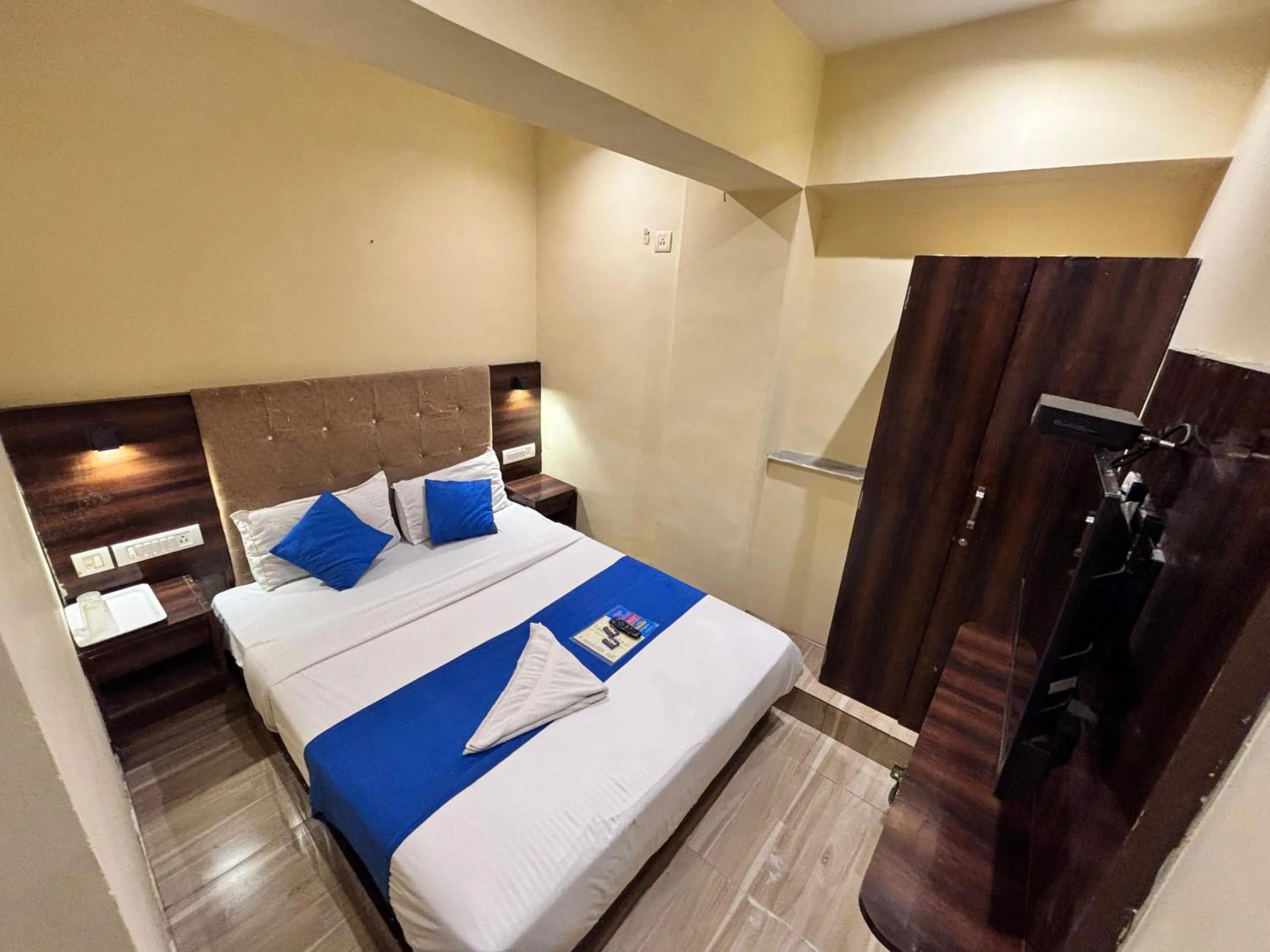 Bedroom in HOTEL SIGNATURE INN