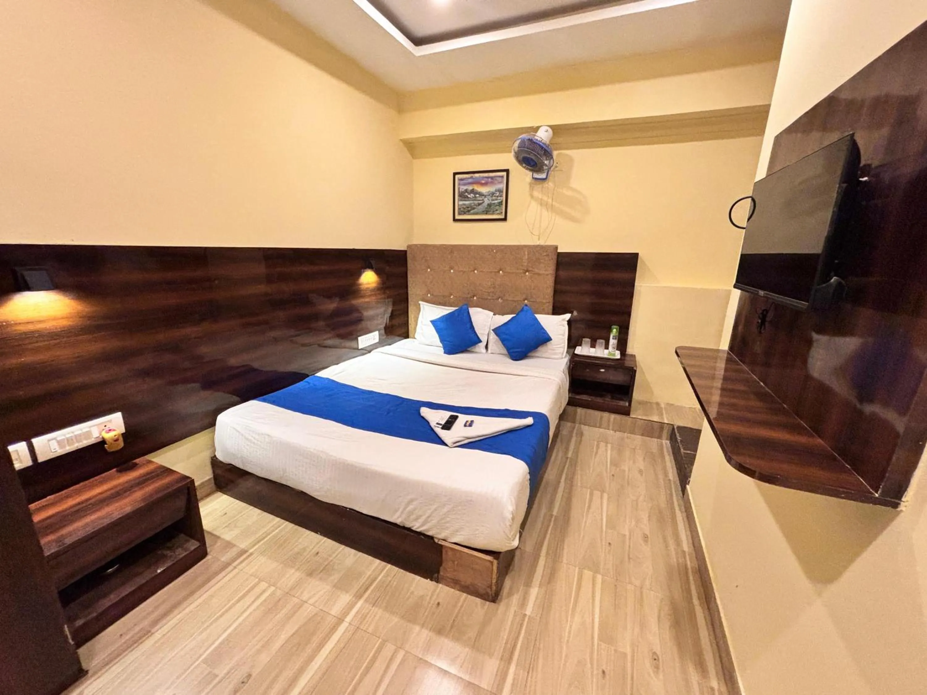 Bedroom in HOTEL SIGNATURE INN