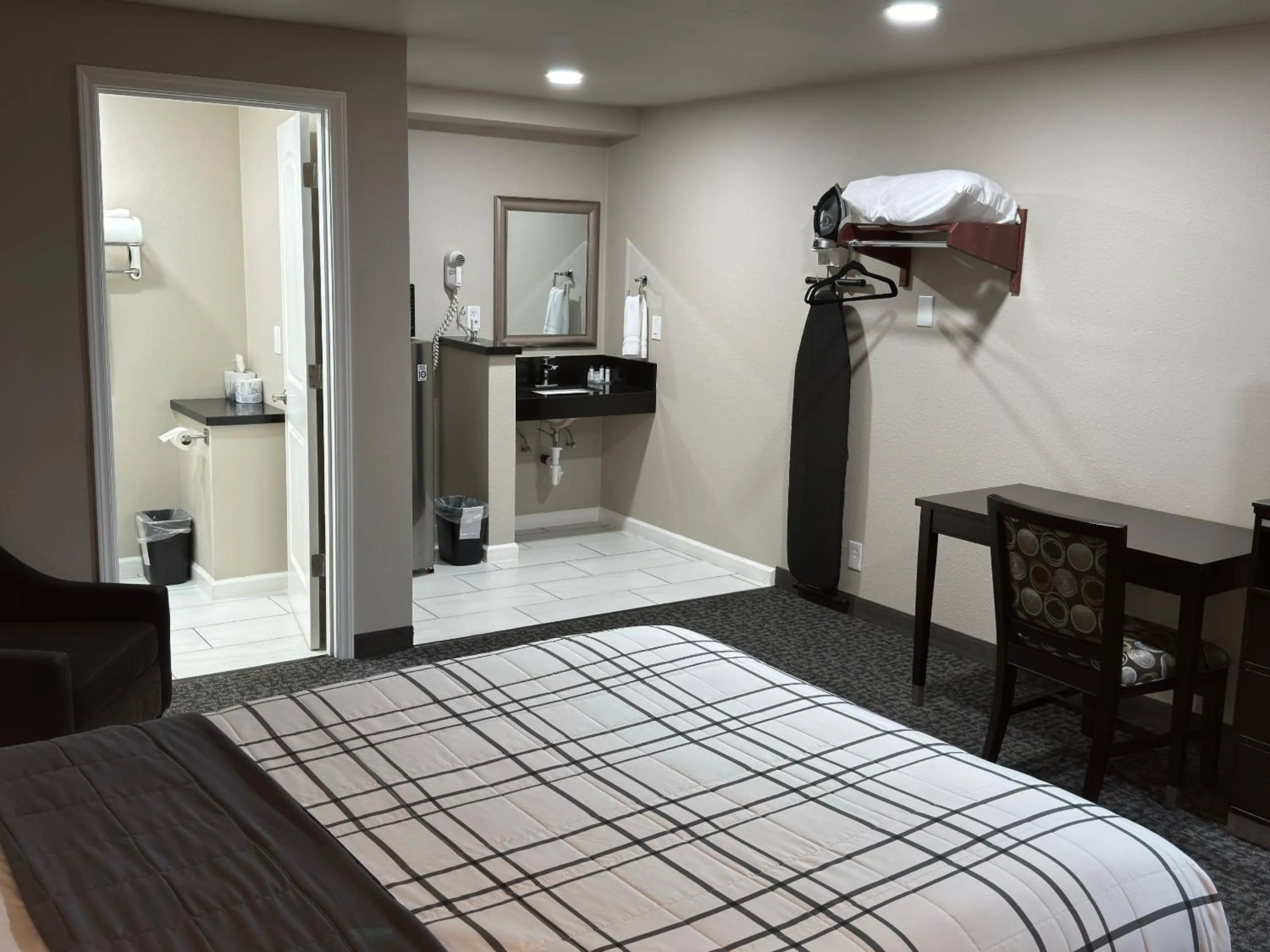 Bed in Royal Inn Eugene- Airport