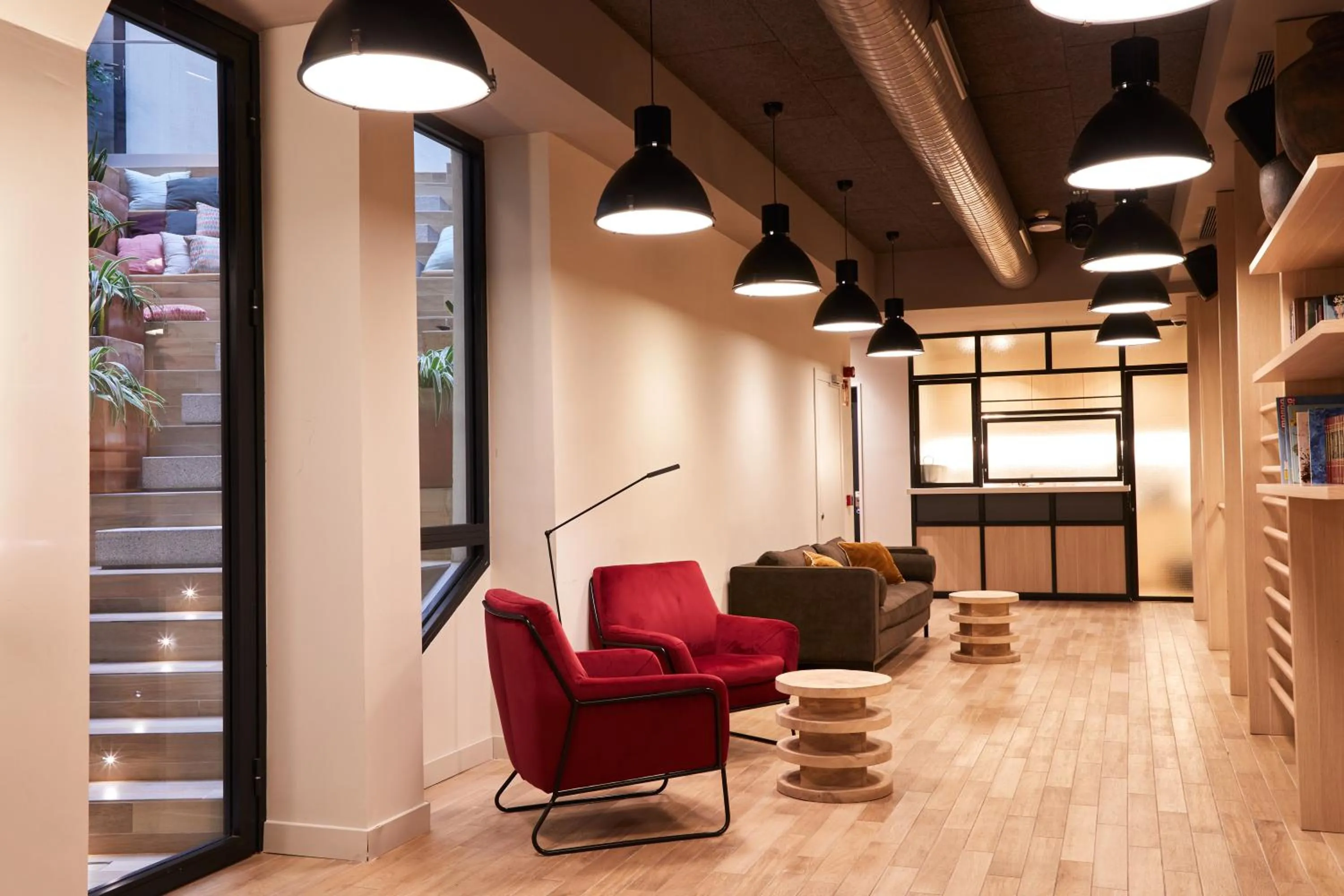 Nightclub / DJ in LATROUPE Prado