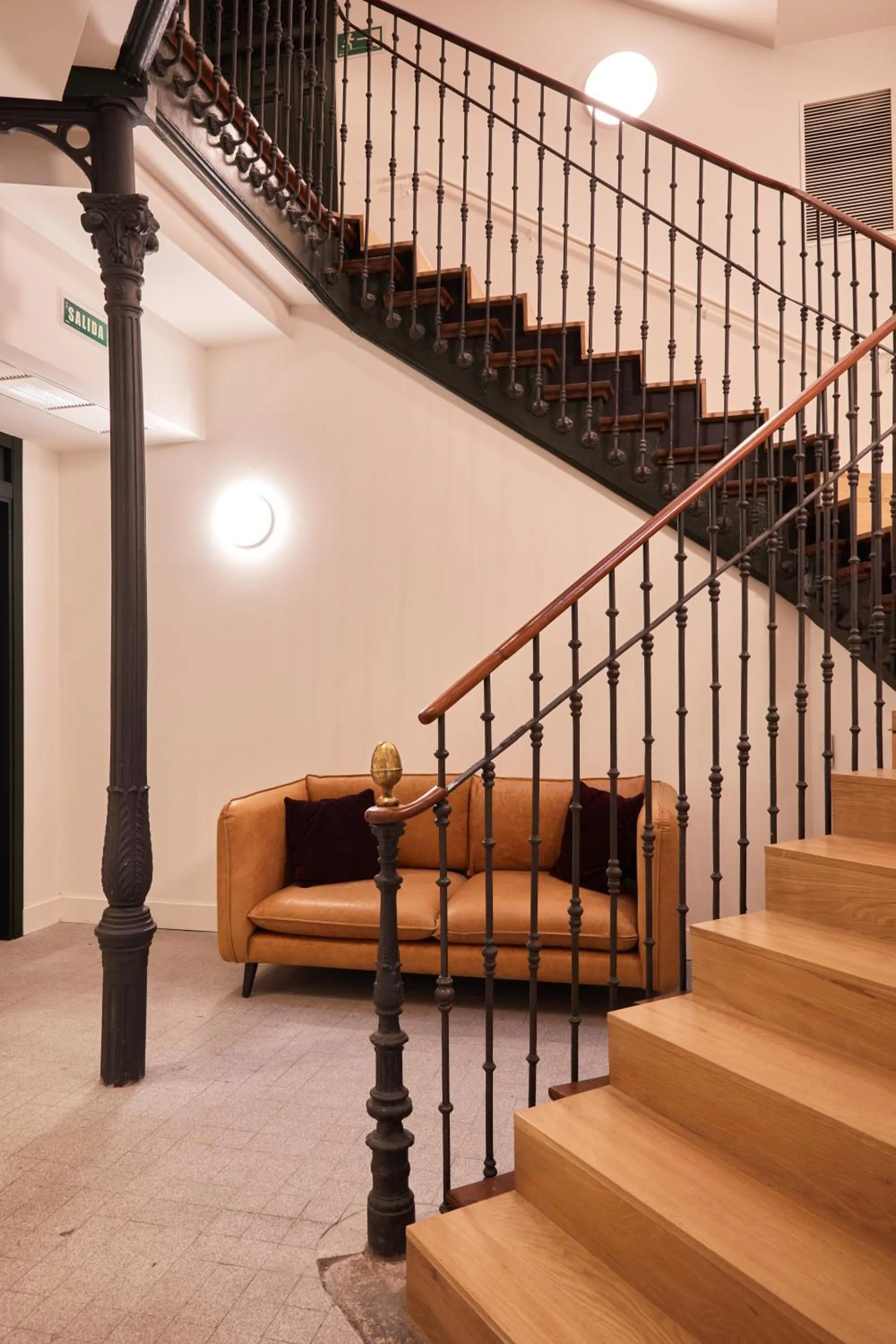 Seating area in LATROUPE Prado