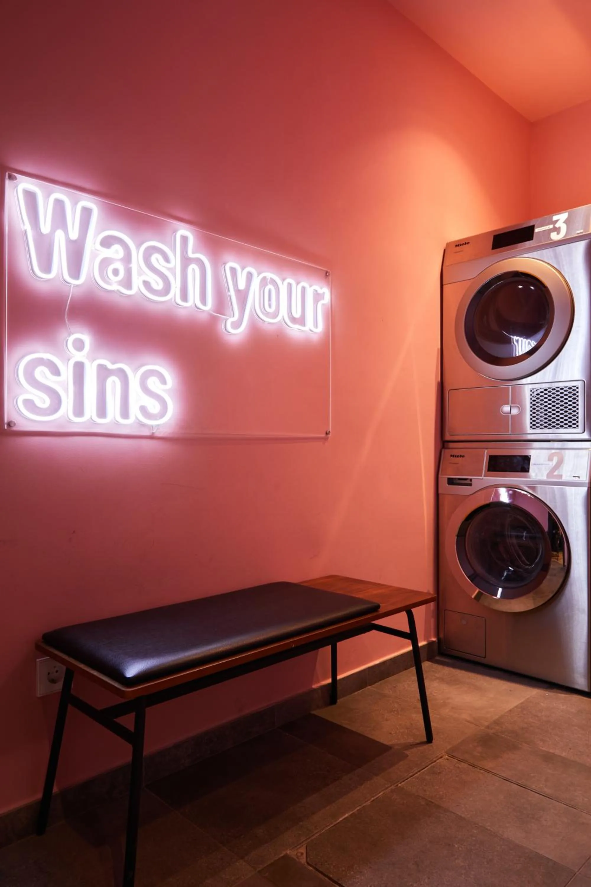 laundry in LATROUPE Prado