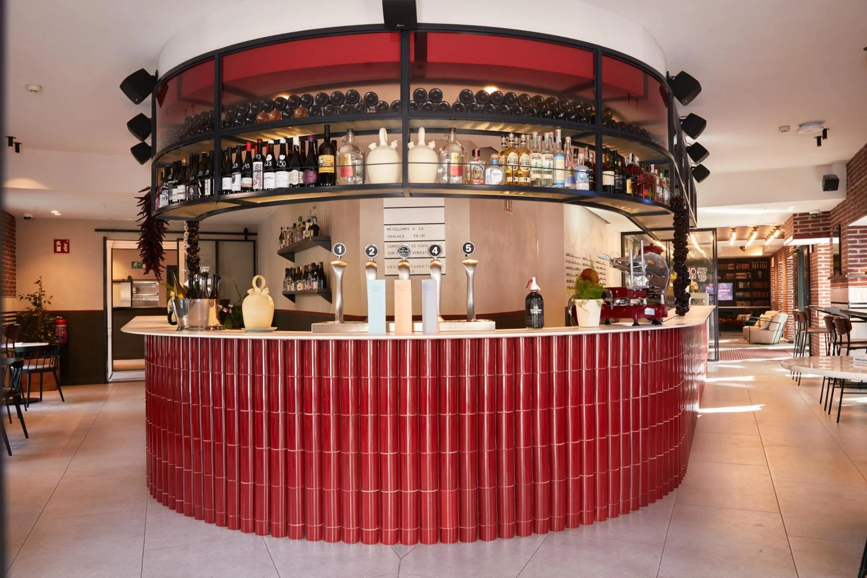 Restaurant/places to eat in LATROUPE Prado