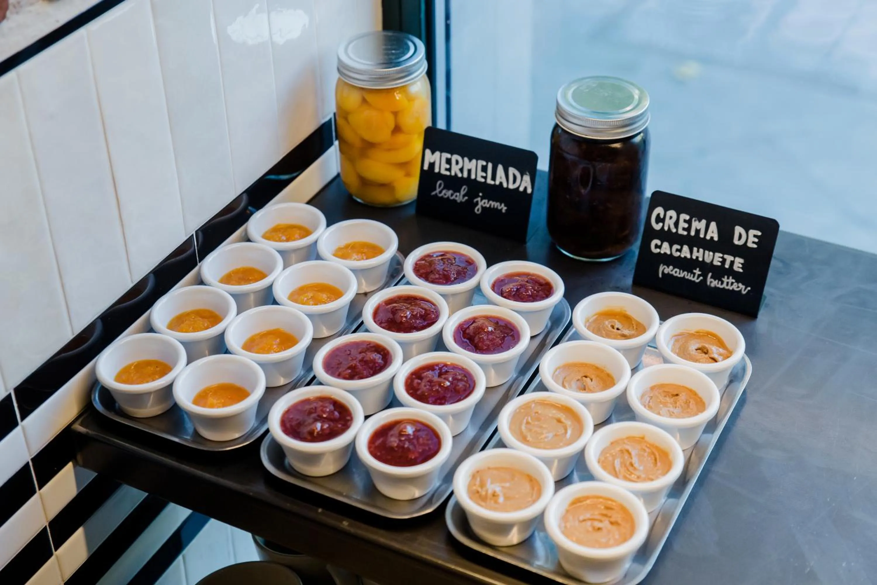 Restaurant/places to eat in LATROUPE Prado