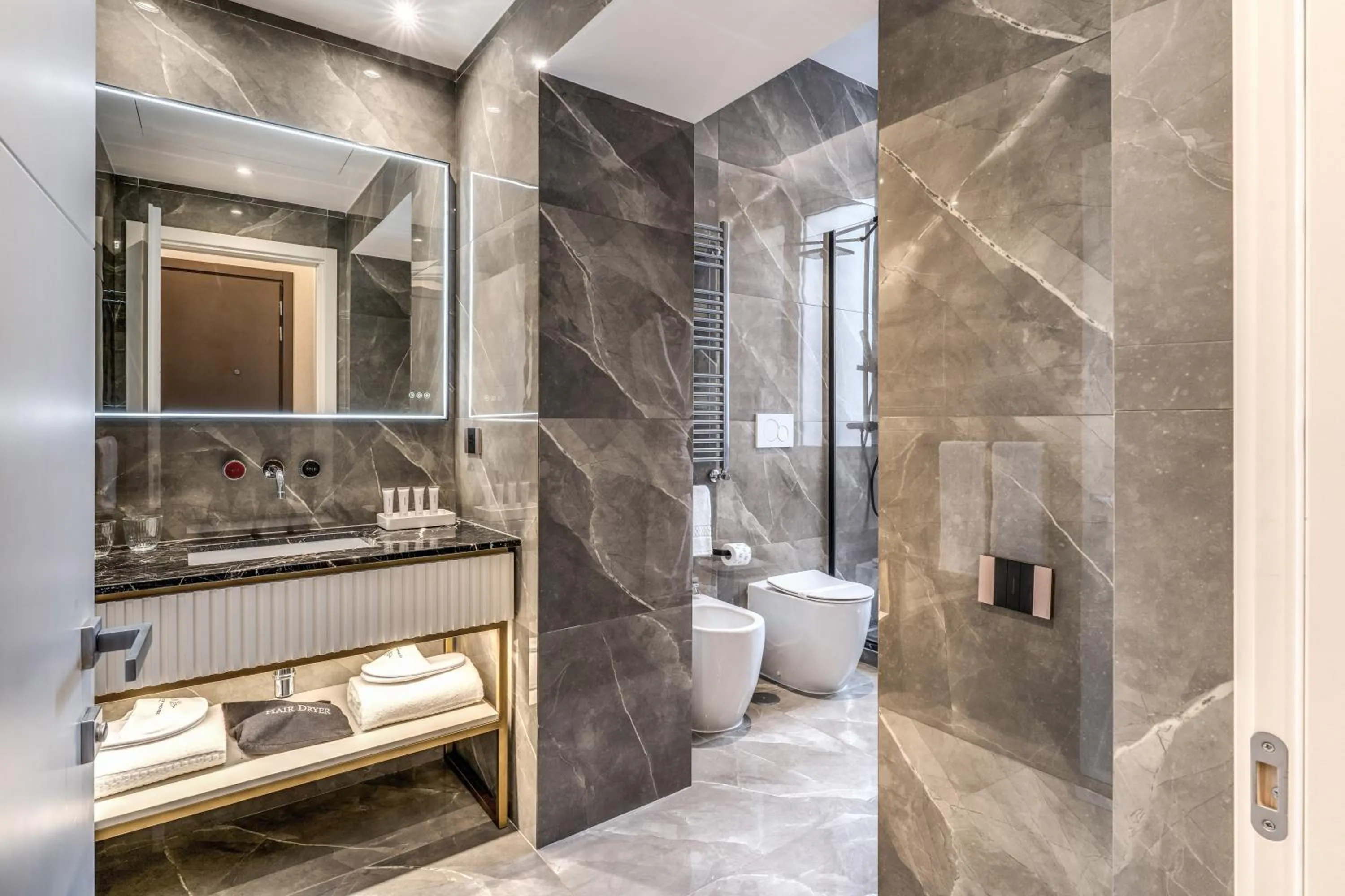 Bathroom in CC Palace Hotel