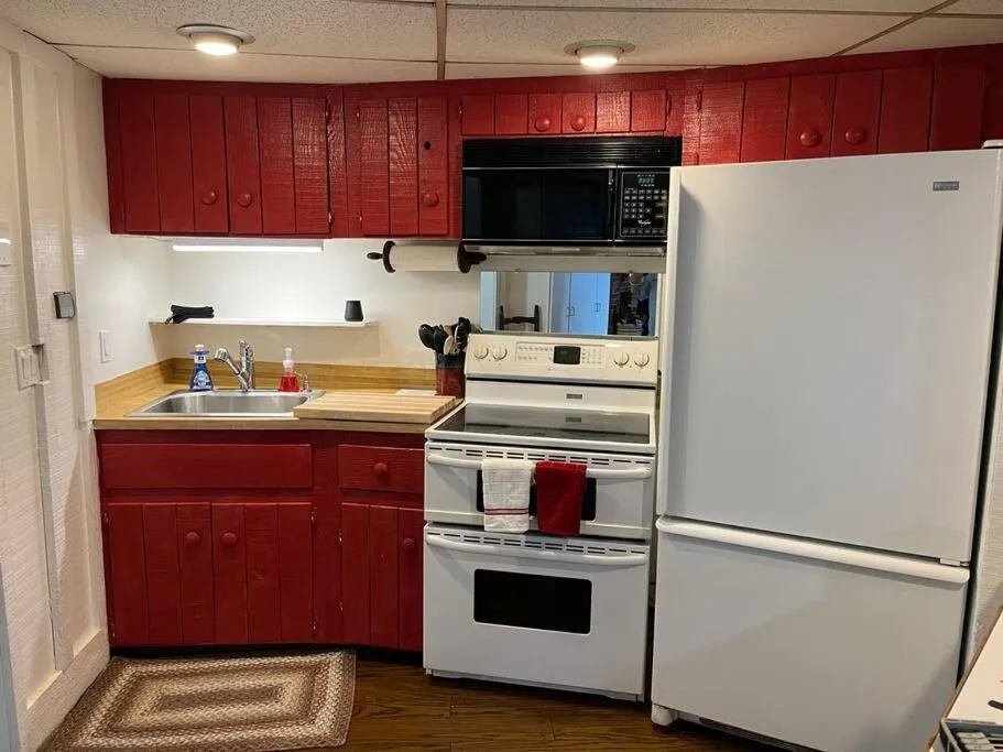 2 Bedroom Apartment overlooks WCU and Cullowhee NC - Smoke and Pet free