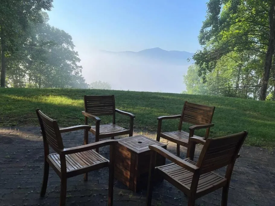 2 Bedroom Apartment overlooks WCU and Cullowhee NC - Smoke and Pet free