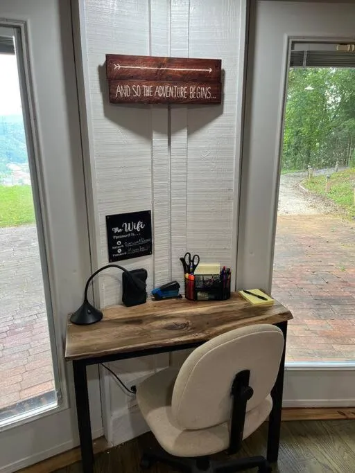 2 Bedroom Apartment overlooks WCU and Cullowhee NC - Smoke and Pet free